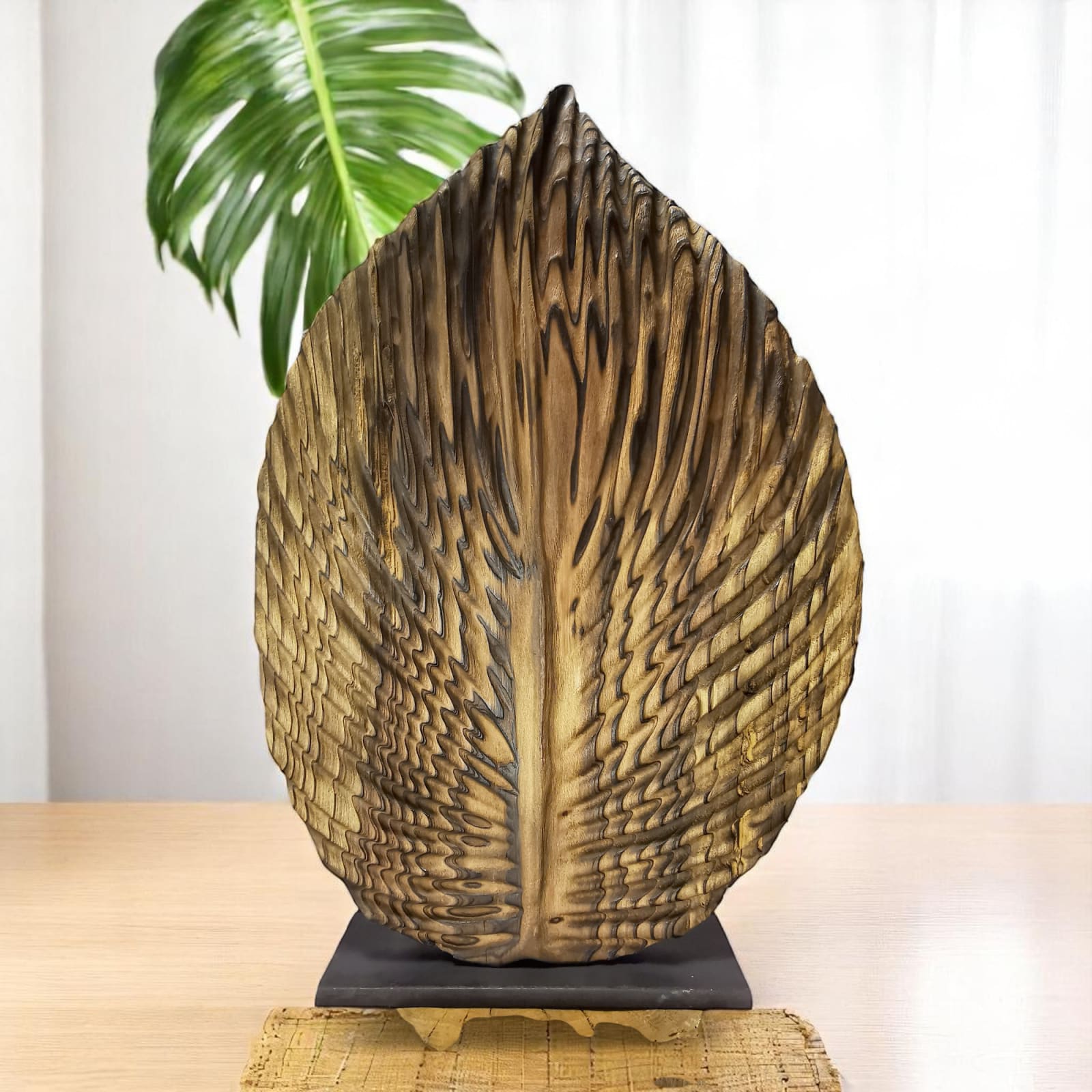 sculpture, bois, spirale, Loïc de Maisonneuve, art contemporain, sculpture organique, salon Côté Sud, Aix-en-Provence, sculpture artistique, érable teinté, formes naturelles, design bois, sculpture poétique, mouvement spiralé, matière vivante, détail