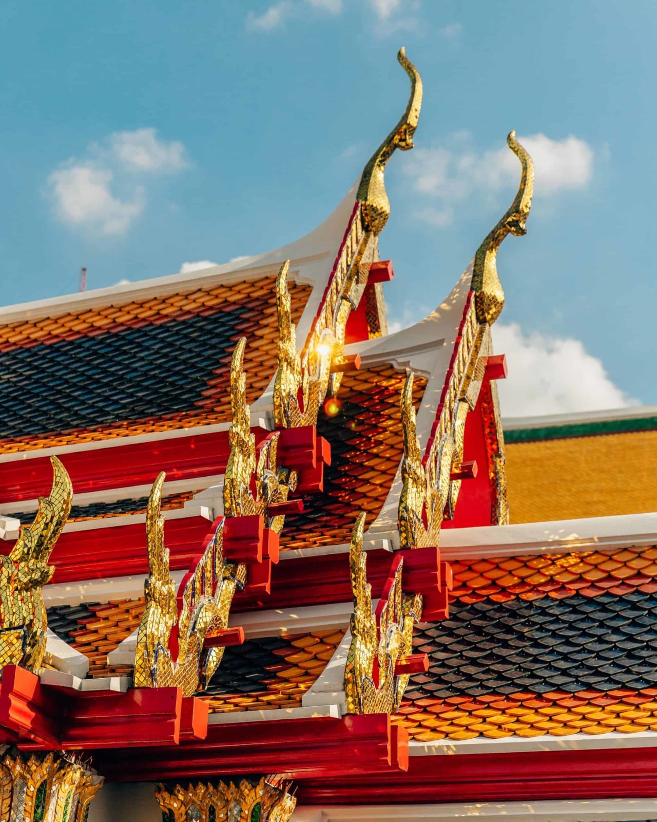 Thailand antiques, CHOFA, outdoor sculpture, wood sculpture, bird, bird sculpture, minimalism sculpture, art exhibition, asian antiques, buddha status, buddha, bold buddha, buddha antiques, arty, Belgium art gallery, Galerie d'art Belgique, kunstgalerij belgie