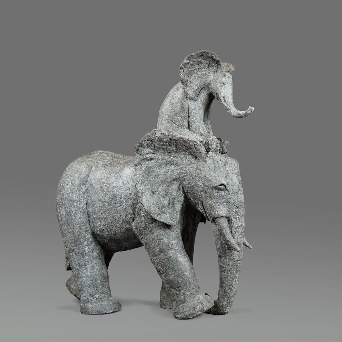 sophie verger, sculpture, bronze, éléphants, famille d'éléphants, 4 éléphants, acrobaties, l'un sur l'autre, humour, rigolo, tendre, art thema, artthema, galerie, belgique, france, smart, aix, art thema
