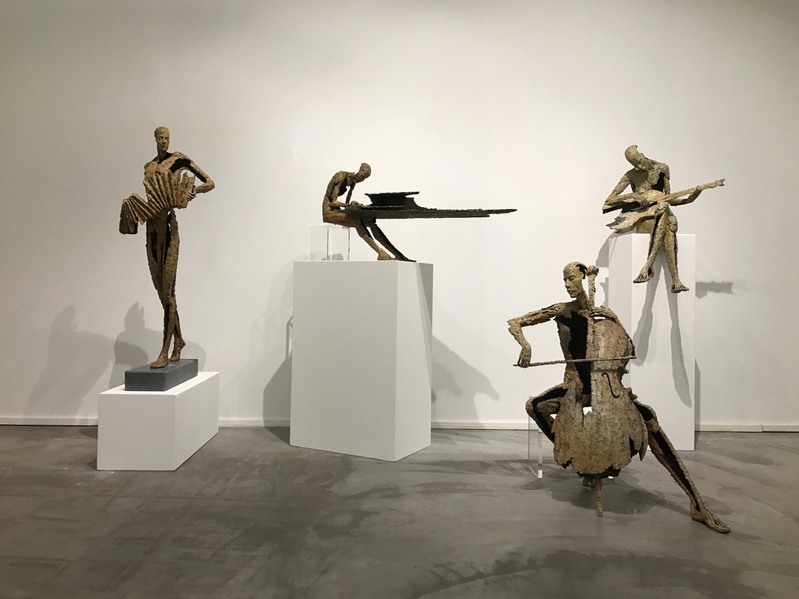 art thema, artthema, art, thema, Virtuose, pianist, piano, play piano, musician, music inspiration, jacques van den abeele, bronze sculpture, sculpture, art of sculpture, decoration art, interior decoration, home decoration, art home, art design, Belgian art gallery, brussels art gallery