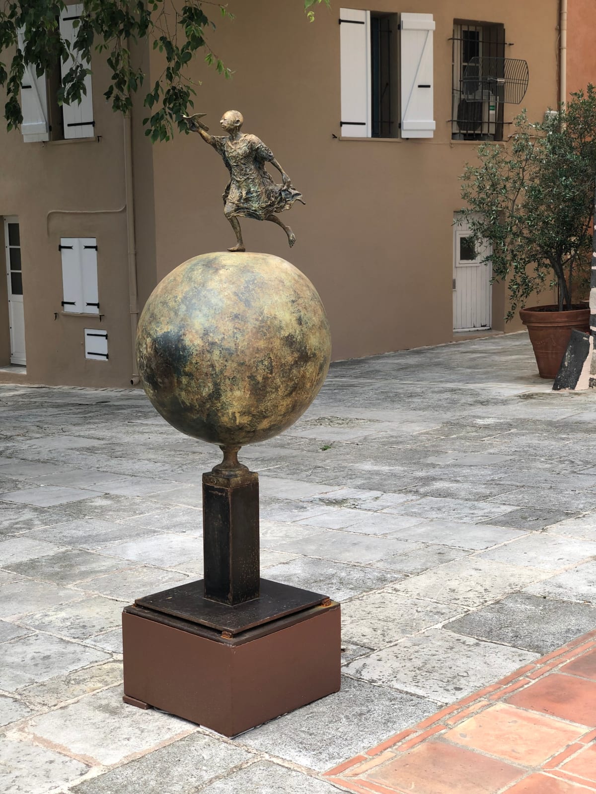 coming home, lieven d'haese, bronze sculpture, boy sculpture, globe sculpture, earth sculpture, african sculpture, innocent sculpture, sculpture of hope, sculpture art, sculpture of nature, interior sculpture, figurative art, figurative sculpture, contemporary sculpture, interior design, art decoration, salon decoration, art thema heyi, belgian art gallery, garden sculpture, exterior sculpture, monumental sculpture