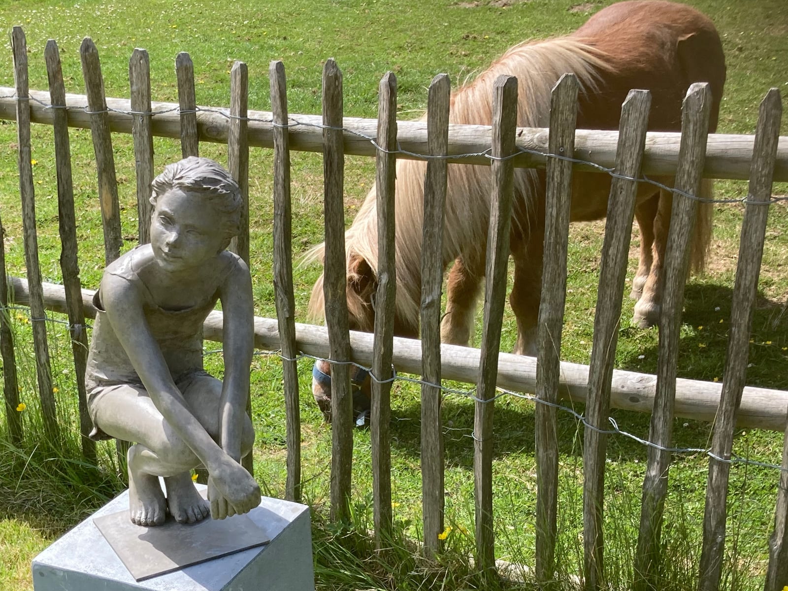 béatrice cols, cols, artiste, sculpteur, belge, fille, assise, calme, zen, douceur, rêve, bronze, taille moyenne, art thema, artthema, art, thebronzen sculptuur Stilte Béatrice Cols Art Thema, zittend bronzen vrouwenbeeld Béatrice Cols, tuinbeeld in brons Stilte Béatrice Cols, rustgevende bronzen sculptuur Béatrice Cols, bronzen tuinbeeld van sereniteit Béatrice Cols, hedendaagse bronzen kunst Stilte Béatrice Cols, vrouwelijke figuur in rust Béatrice Cols Art Thema, poëtisch bronzen beeld voor de tuin Béatrice Cols, bronzen zitfiguur Béatrice Cols tuinbeeld, kalm bronzen beeldhouwwerk Béatrice Cols, tuinbeeld in brons met sereniteit Béatrice Cols, stil bronzen kunstwerk Béatrice Cols Art Thema, bronzen sculptuur met rust Béatrice Cols, vrouwelijke rust in brons Béatrice Cols tuinbeeld, elegant zitbeeld Béatrice Cols in brons, brons voor tuinontwerp Béatrice Cols, tuininstallatie in brons Stilte Béatrice Cols, bronzen figuur kalmte Béatrice Cols, beeldhouwwerk tuin brons Béatrice Cols Art Thema, Stilte bronsbeeld Béatrice Cols