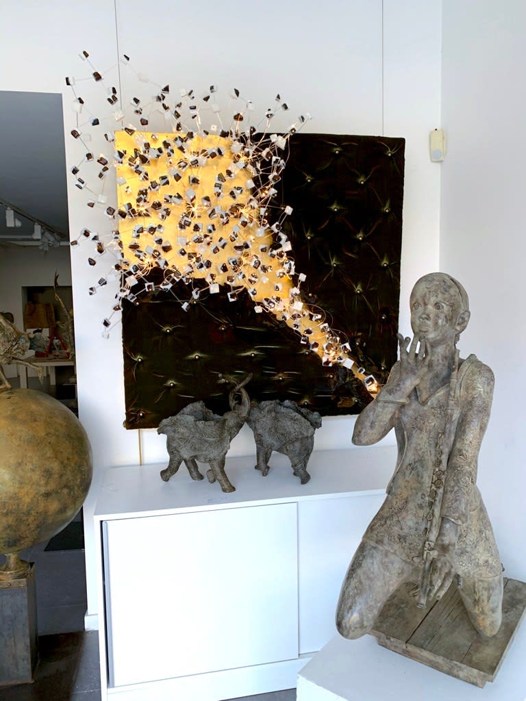 ROD, bloesem 2, lente, bloemenkunst, installatiekunst, glasvezel, licht aan de muur, hedendaagse kunst, fragmentatiekunst, hedendaagse installatie, geweldige wanddecoratie, kunstontwerp, interieurontwerp, kunsthuis, abstracte kunst, weefsel, mix media, art thema heyi galerij, kunstgalerij brussel