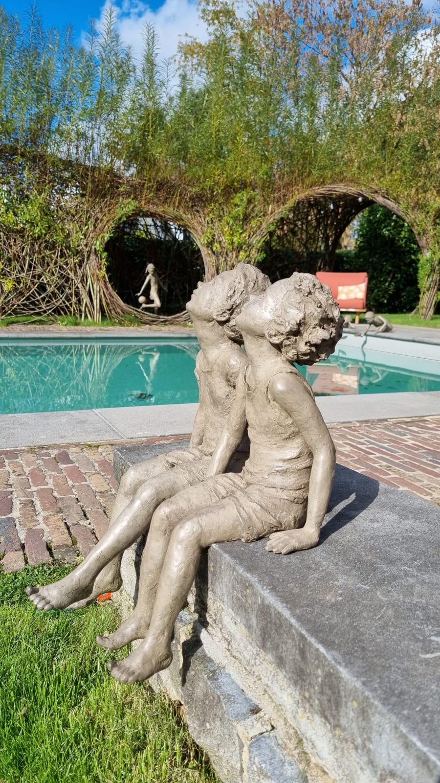 béatrice cols, cols, artiste, sculpteur, belge, garçons, assis, duo, ballon, montgolfière, douceur, rêve, bronze, taille moyenne, art thema, artthema, art, thema, antica namur, montgolfière