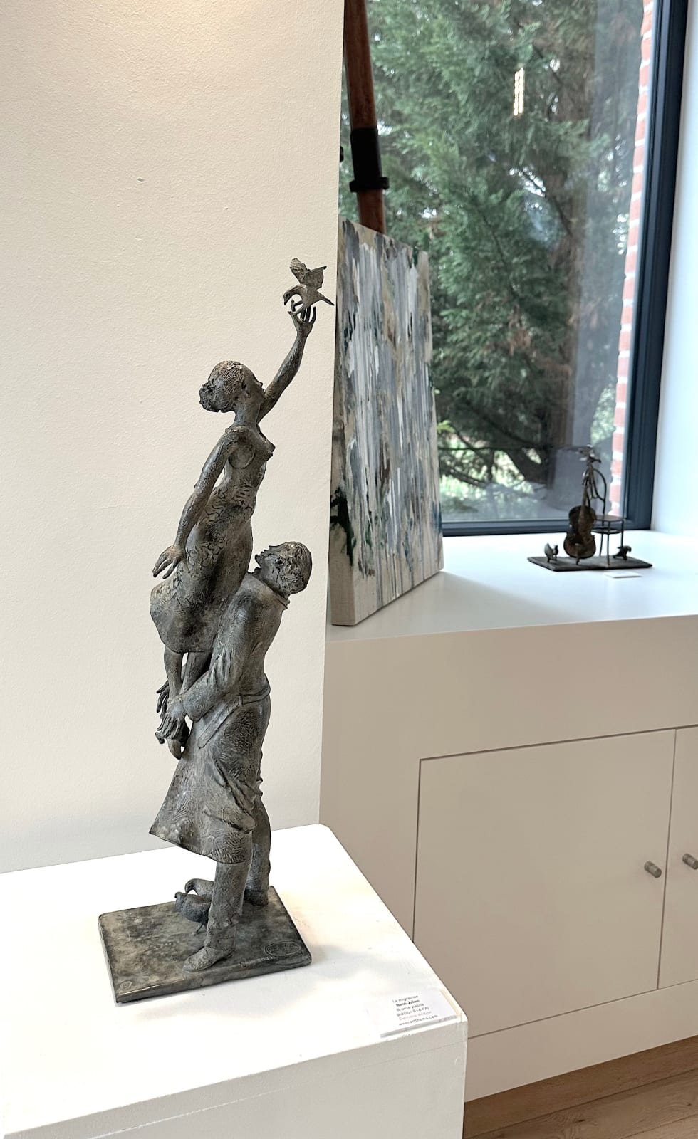 La Migratrice, bronze sculpture by René Julien depicting a man lifting a woman toward flight, a poetic ode to love, collectible artwork by an internationally renowned Belgian artist.