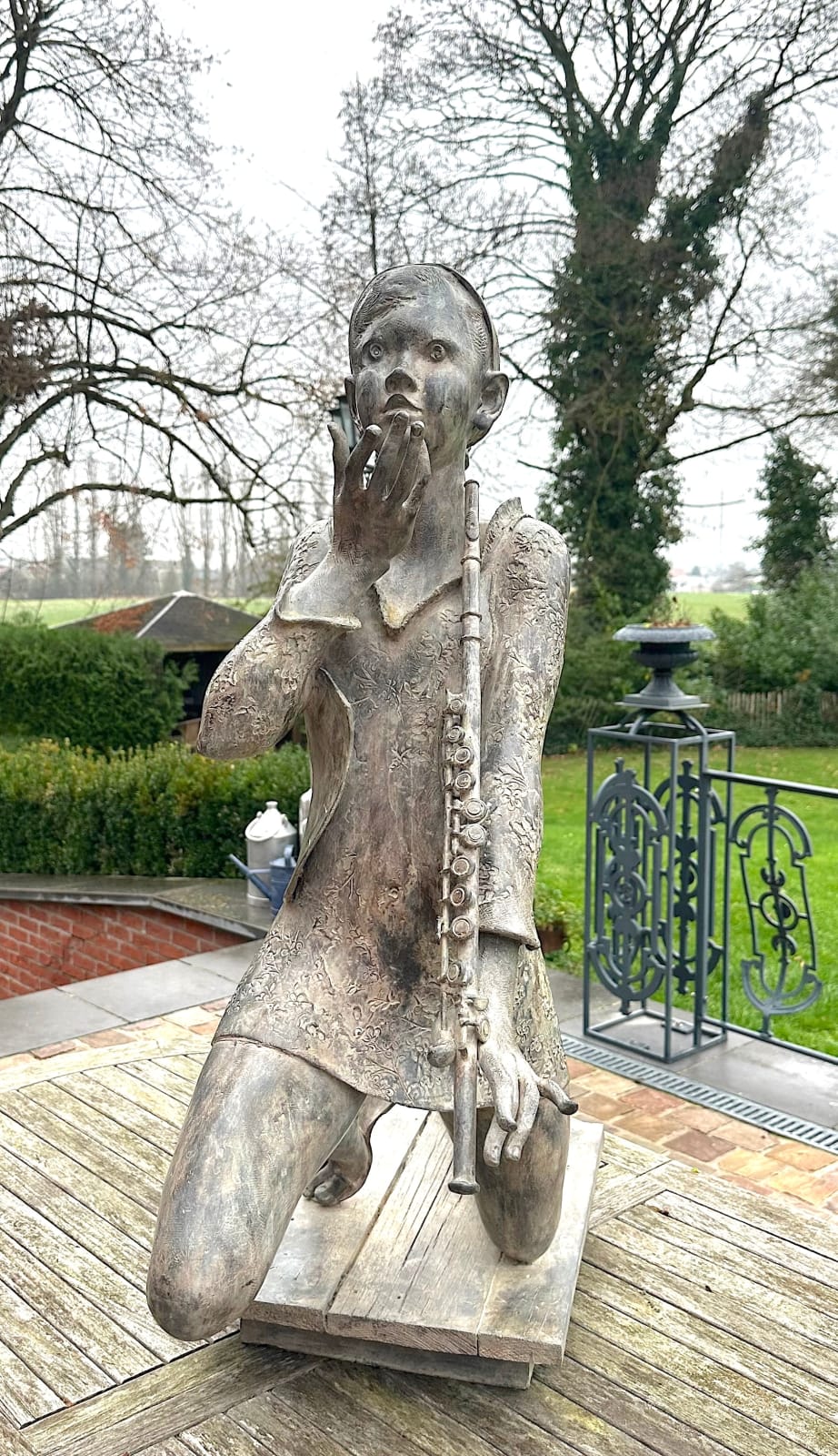 Allegretto Vivace, bronzen sculptuur van René Julien, verzamelobject in laatste editie geïnspireerd door muziek, elegante figuratieve kunst.