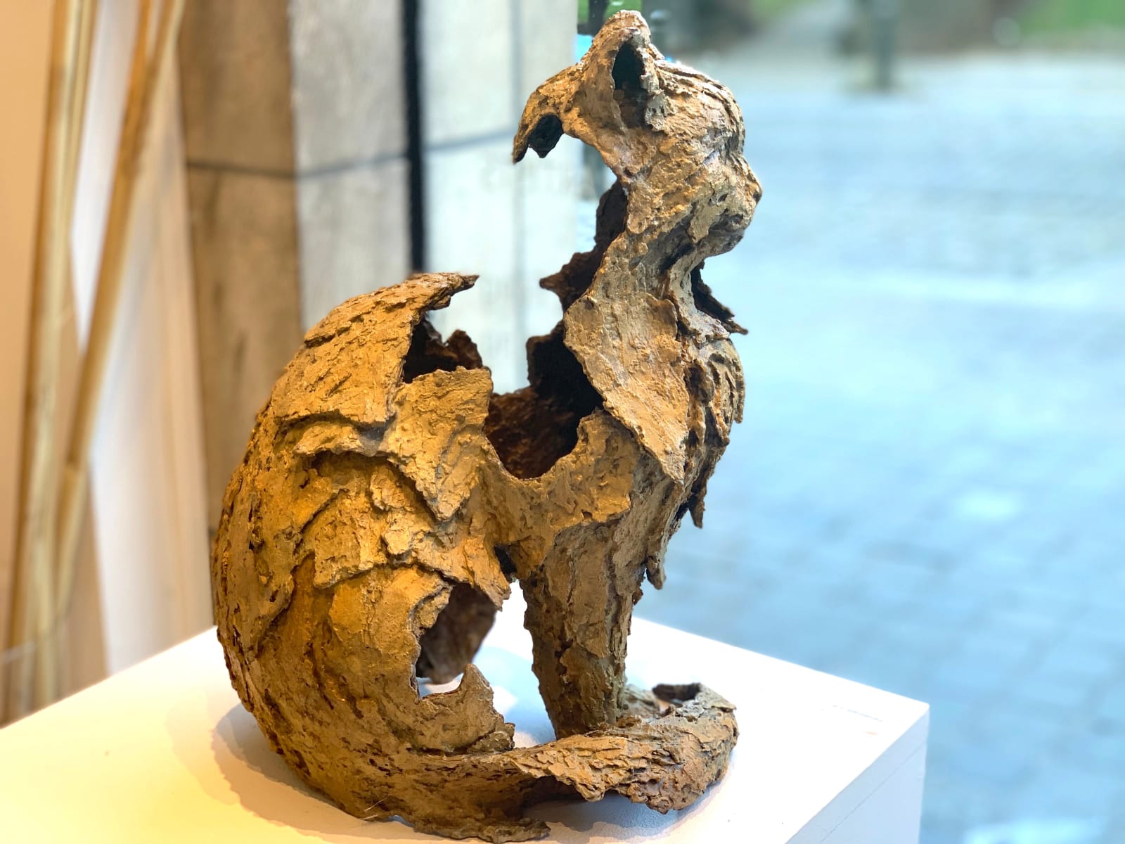 art thema, artthema, art, thema, cat, penelope, jacques van den abeele, cat sculpture, animal sculpture, bronze sculpture, sculpture art, contemporary art, cute, cute animal, cute cat, art decoration, interior design, home decoration, decoration desk, art gallery, belgian art gallery, brussels art gallery