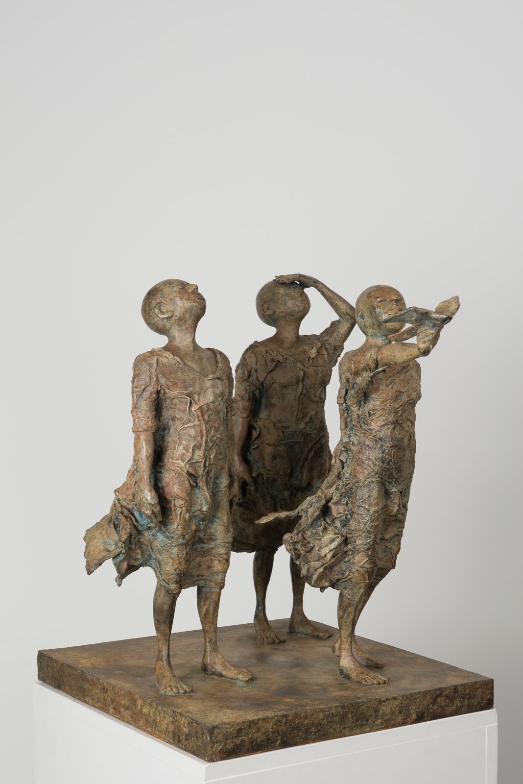 zodra we piloten zijn, lieven d'haese, bronzen sculptuur, jongenssculptuur, vluchtsculptuur, sculptuur van de droom, kinderdroom, afrikaanse sculptuur, onschuldige sculptuur, sculptuur van hoop, sculptuurkunst, sculptuur van de natuur, interieursculptuur, figuratieve kunst , figuratieve beeldhouwkunst, hedendaagse beeldhouwkunst, interieur ontwerp, kunstdecoratie, salondecoratie, art thema heyi, belgische kunstgalerie