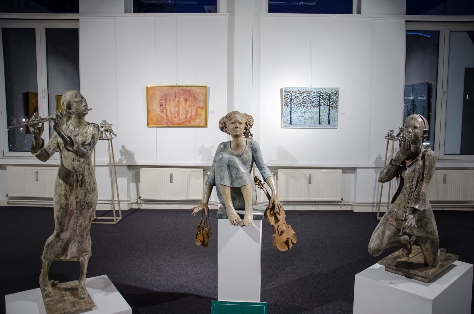 le jeune soliste, René Julien, sculpture en bronze, sculpture de filles, sculpture de femme, sculpture musicale, sculpture musicienne, sculpture d'espoir, art de la sculpture, sculpture romantique, sculpture contemporaine, sculpture d'intérieur, sculpture d'extérieur, décoration d'extérieur, sculpture de jardin, sculpture monumentale, figuratif art, sculpture figurative, design d'intérieur, décoration d'art, décoration de salon, theme heyi art, galerie d'art belge