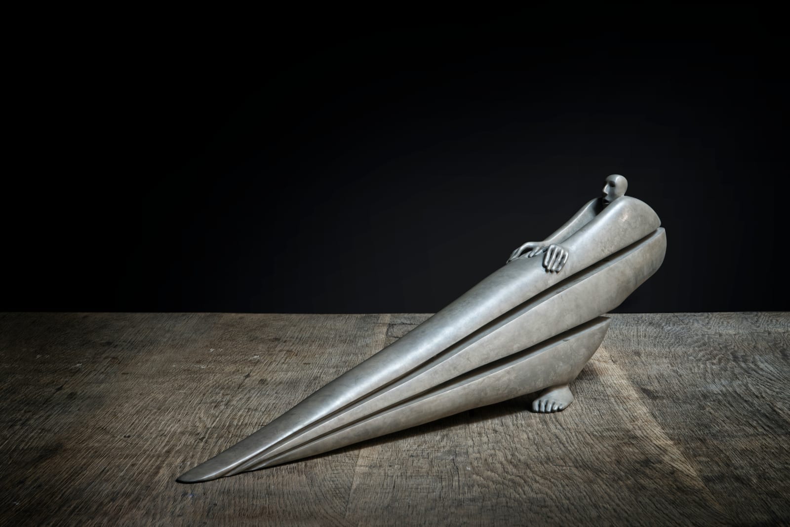 een elastische wereld, isabel miramontes, elatic man, eigentijdse beeldhouwkunst, scultpure art, bronzen sculptuur, interieurdecoratie, kunstdecoratie, art design, house art, interieur kunst idee, kantoordecoratie, meubeldecoratie, kunstdecoratie, bibliotheekdecoratie, thema art heyi , brussels art gallery, galerie voor hedendaagse kunst