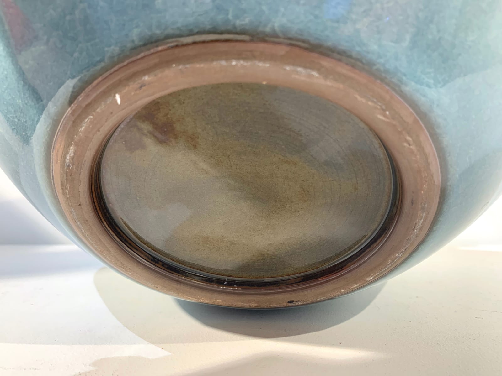 blauwe Chinese keramische vaas, celadon geglazuurde porseleinen vaas, blauwe porseleinen vaas, ru-ware type celadon porselein, fijn Chinees porselein, reproductie van antiek keramiek, Tsai Hsiao-fang, rode schoudervaas, fijne porseleinen Chinese vaas, vaas in oude stijl, decoratiekunst , interieur home design, interieur design, decoratie bibliotheque, bureau decoratie, art thema heyi gallery, brussels art gallery