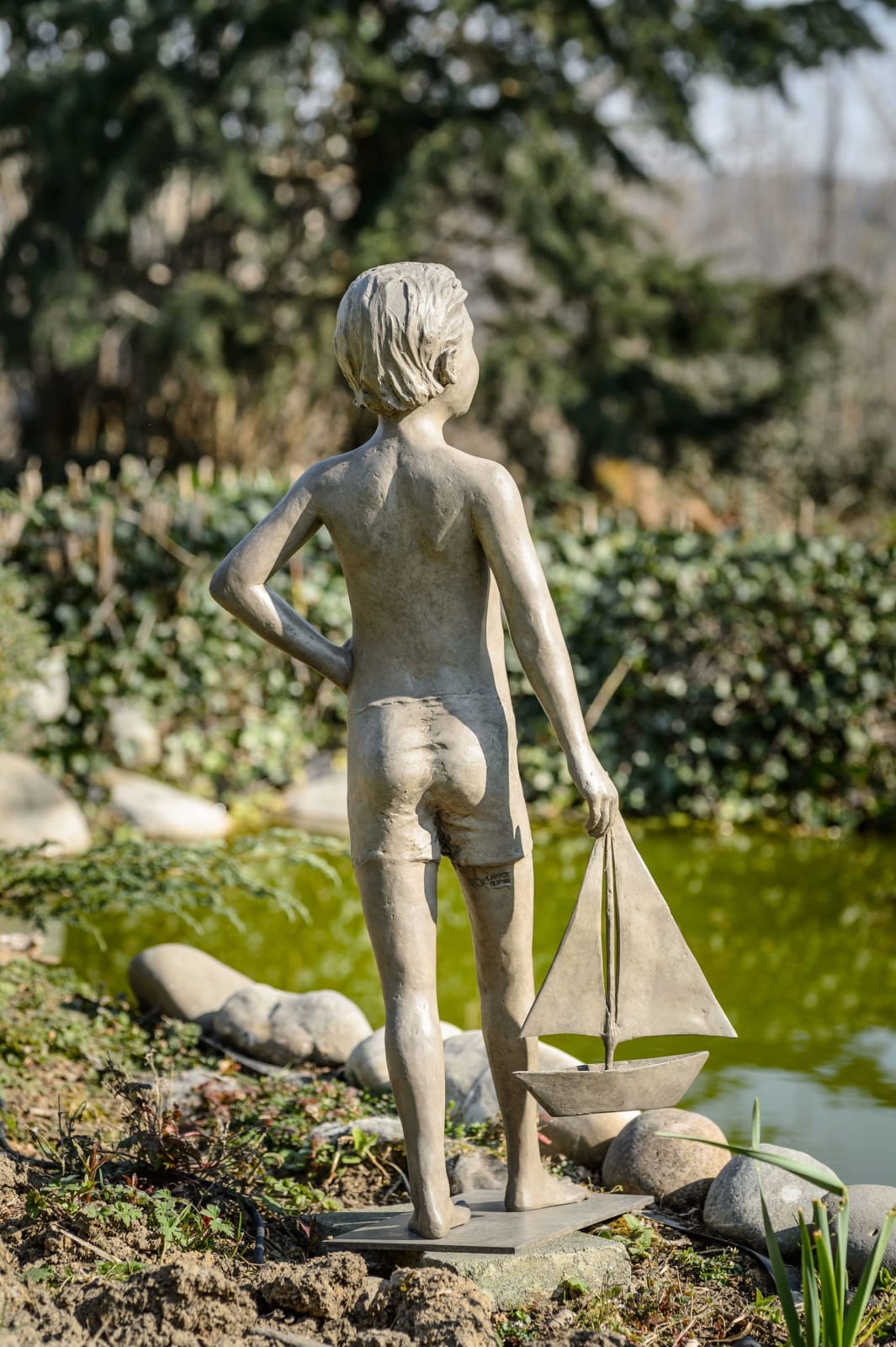 béatrice cols, cols, artiste, sculpteur, belge, garçon, mer, voilier, bateau, jeu, été, calme, douceur, rêve, plage, rivière, bronze, taille moyenne, art thema, artthema, art, thema, antica namur, antica bruxelles, fine art fair, wavre