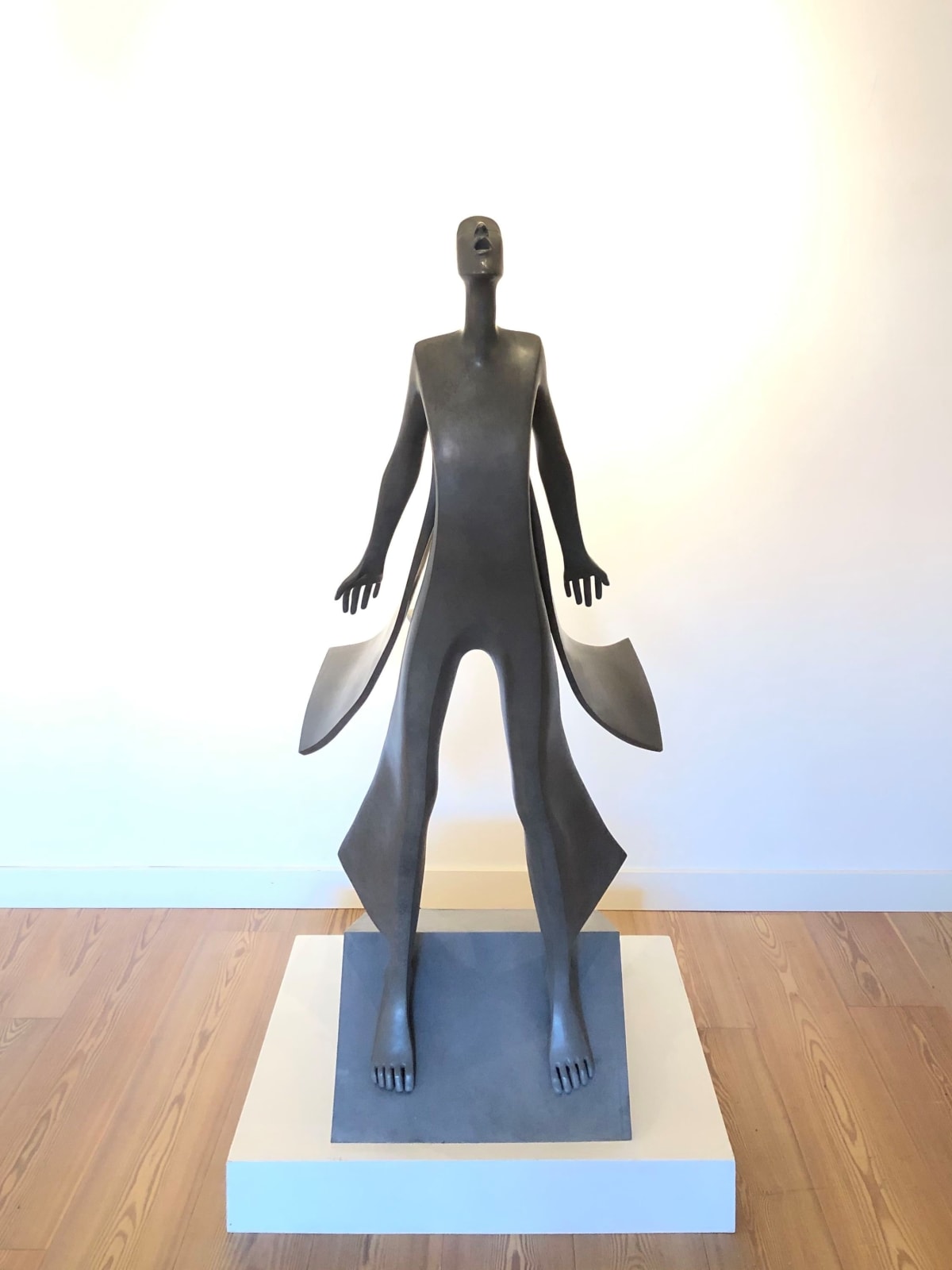 art thema, art, thema, artthema, brussels, arles, france, Promesse, isabel miramontes, bronze sculpture, music sculpture, musician sculpture, girl sculpture, sculpture art, monumental sculpture, garden sculpture, figurative art, figurative sculpture, contemporary sculpture, interior design, garden design, art decoration, salon decoration, french art gallery, belgian art gallery