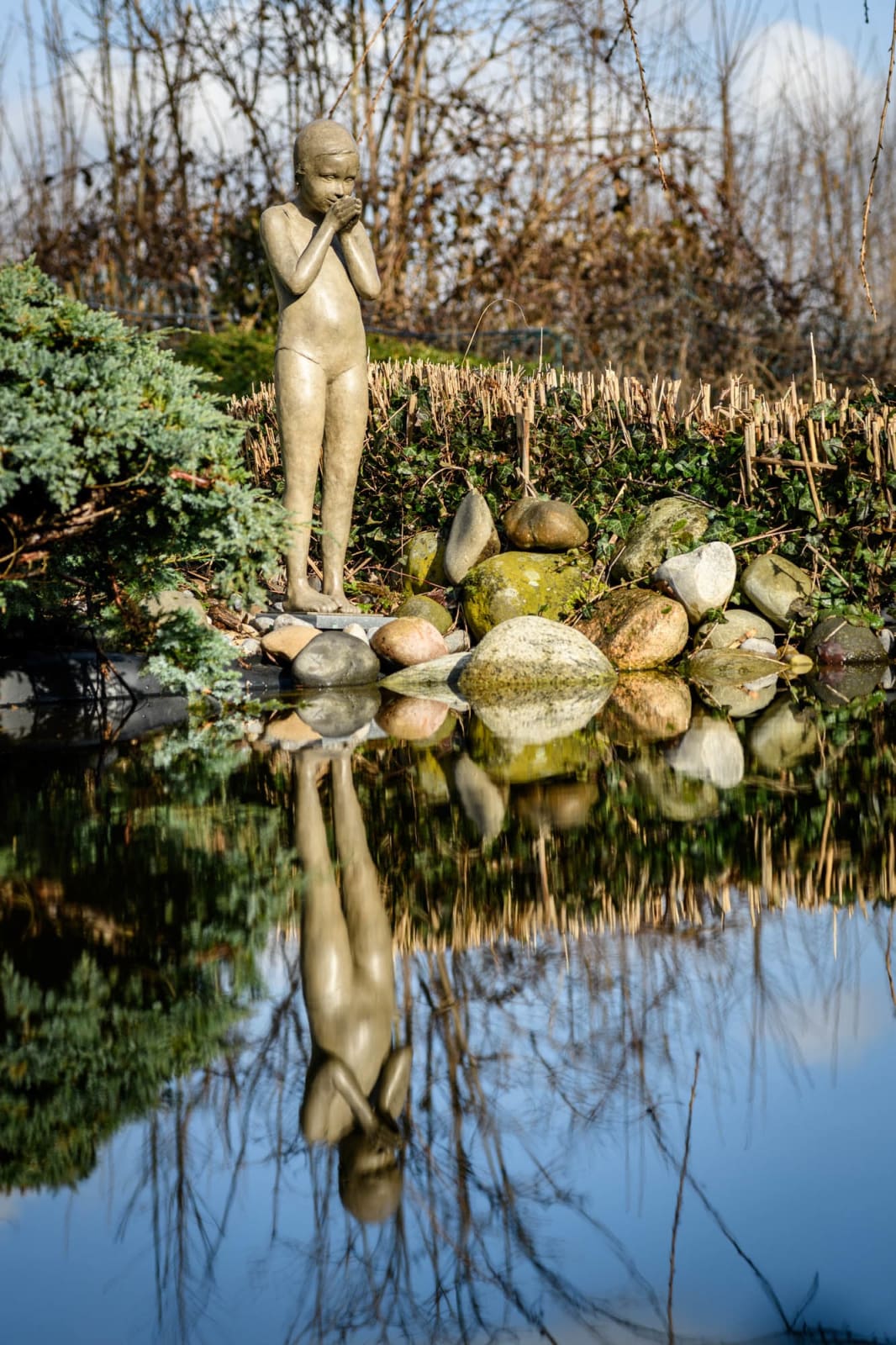 bronze sculpture The Diver by Béatrice Cols Art Thema, female bronze diver statue Béatrice Cols, bronze figure in motion Béatrice Cols, bronze garden sculpture The Diver Béatrice Cols, elegant outdoor bronze art by Béatrice Cols, expressive bronze female sculpture Béatrice Cols, bronze garden decoration Art Thema The Diver, Béatrice Cols bronze artwork The Diver for garden, bronze diving figure sculpture Béatrice Cols, poetic bronze garden statue Béatrice Cols, The Diver bronze sculpture for outdoor spaces, garden art in bronze Béatrice Cols Art Thema, feminine bronze sculpture in movement Béatrice Cols, bronze statue of a diver Béatrice Cols, contemporary outdoor bronze art Béatrice Cols, bronze installation by Béatrice Cols Art Thema, garden sculpture in bronze Béatrice Cols The Diver, bronze art for elegant outdoor design Béatrice Cols, light and graceful bronze statue Béatrice Cols, The Diver by Béatrice Cols at Art Thema Gallery