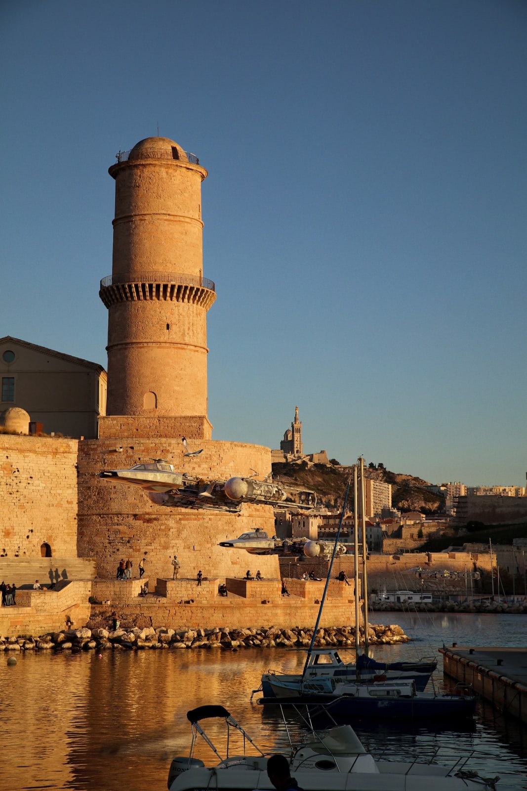 art thema, star wars, star, wars, marseille, photo, art, arty, science fiction art, star wars art, interior decoration, star wars on the wall, star wars fan, star wars goodies, star wars buy, laurent pons, lease art, art leasing, art investment, art collector, art collection