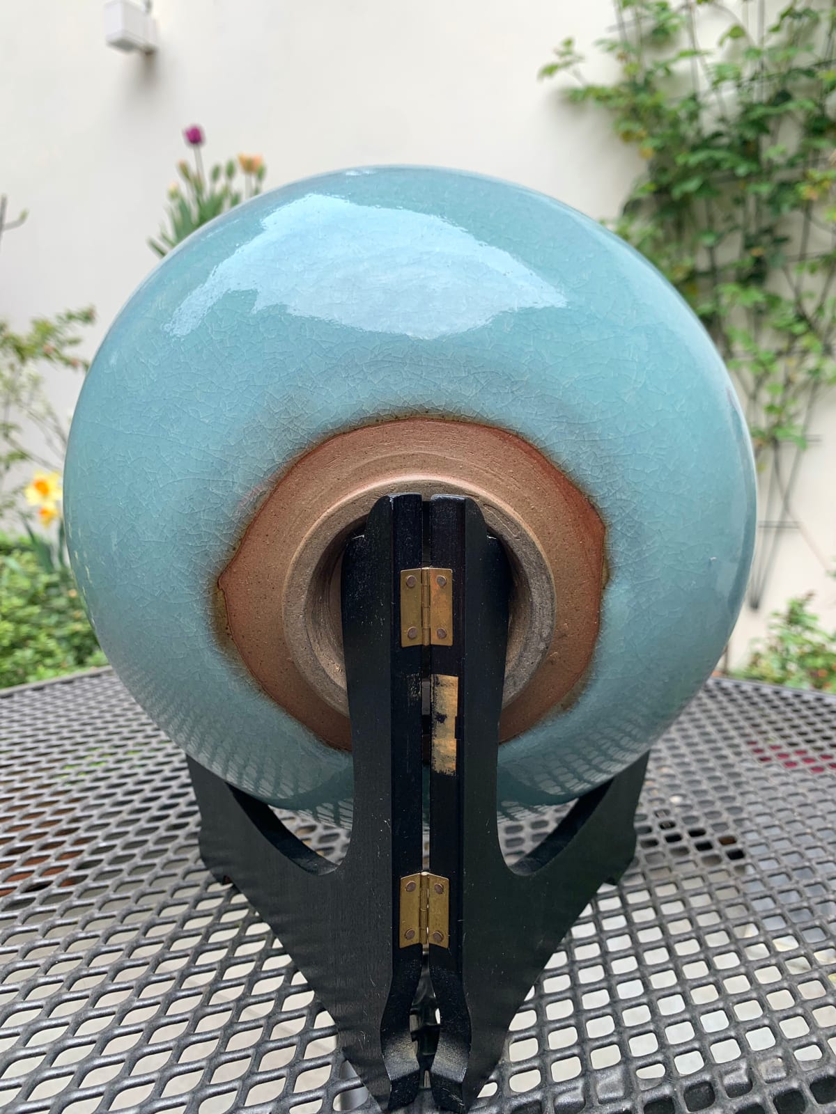 blauwe Chinese keramische kom, celadon geglazuurde porseleinen kom, blauwe porseleinen kom, ru-ware type celadon porselein, fijn Chinees porselein, reproductie van antiek keramiek, Tsai Hsiao-fang, fijne porseleinen chinese kom, oude stijl kom, decoratiekunst, interieurontwerp , interieur design, decoratie bibliotheque, bureau decoratie, art thema heyi gallery, brussels art gallery