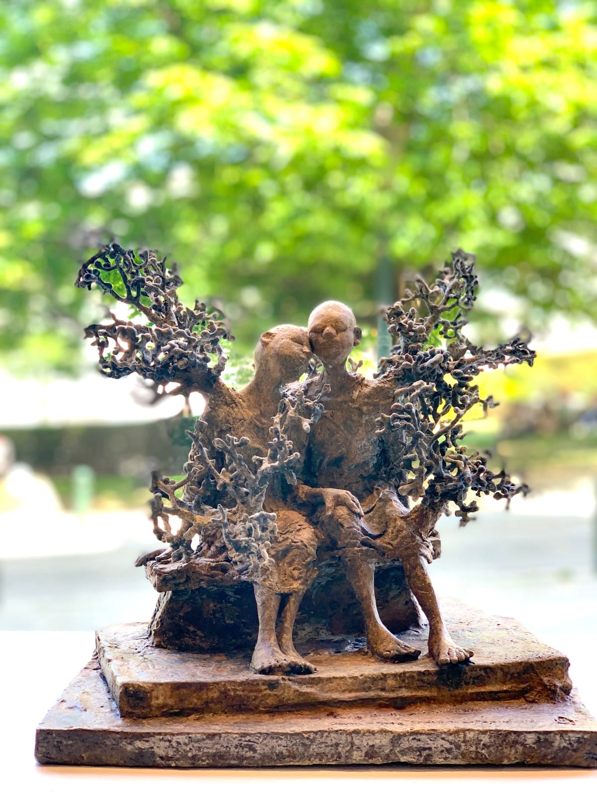 Zeus en Hermes, lieven d'haese, bronzen sculptuur, sculptuur van liefde, paar sculptuur, gelukkige sculptuur, boom sculptuur, god sculptuur, mysterie sculptuur, sculptuur van liefdesverhaal, onschuldige sculptuur, sculptuur van hoop, sculptuur kunst, sculptuur van de natuur, interieur sculptuur, figuratieve kunst, figuratieve sculptuur, hedendaagse sculptuur, interieur design, kunstdecoratie, salondecoratie, art thema heyi, belgische kunstgalerie,