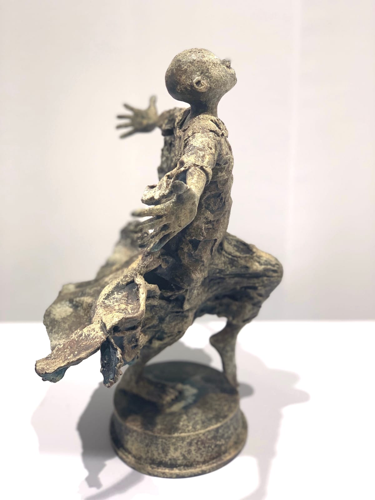 II X V, lieven d'haese, sculpture en bronze, sculpture d'enfants, sculpture d'enfant, sculpture de garçon, sculpture innocente, sculpture d'espoir, art de la sculpture, sculpture de la nature, sculpture d'intérieur, art figuratif, sculpture figurative, sculpture contemporaine, design d'intérieur, art décoration, décoration de salon, sculpture monumentale, sculpture extérieure, sculpture de jardin, sculpture de garçon, sculpture africaine, afrique, art africain, sculpture de liberté, galerie d'art, galerie d'art belge, galerie d'art bruxelloise, art yi, art yi gallery