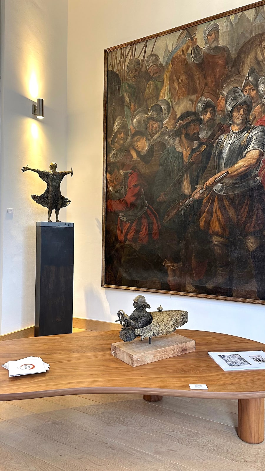 IIXV, monumentale hedendaagse sculptuur van Lieven D’Haese die menselijke volledigheid verbeeldt via de Romeinse cijfers II, X en V, expressief kunstwerk voor verzamelaars en interieur- of tuinarchitecten.