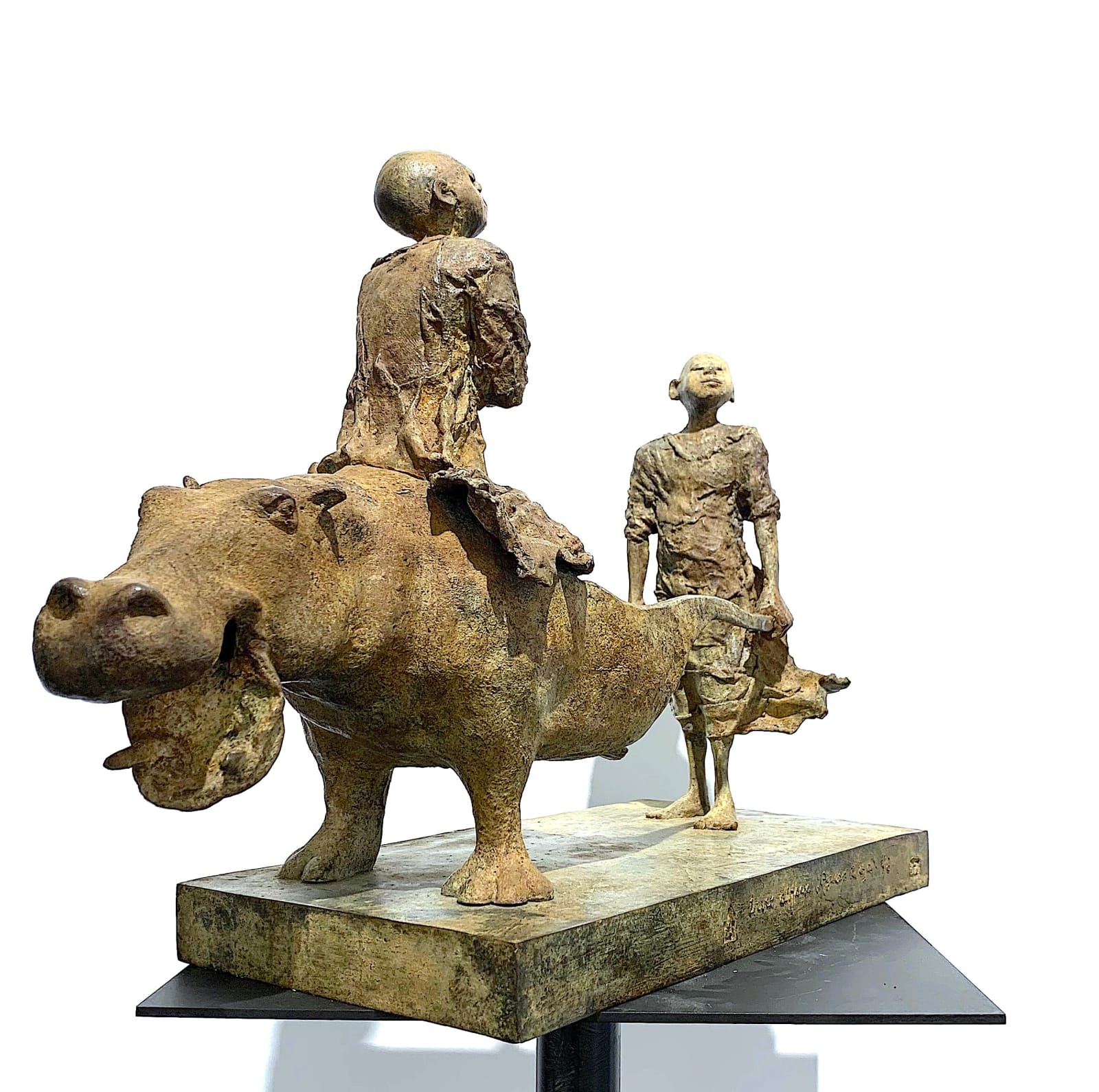 afrique rikja, lieven d'haese, sculpture en bronze, sculpture animalière, sculpture hippopotame, sculpture garçon, sculpture africaine, sculpture innocente, sculpture de l'espoir, art sculpture, sculpture de la nature, sculpture d'intérieur, art figuratif, sculpture figurative, sculpture contemporaine, intérieur design, art decoration, decoration salon, sculpture animalière, sculpture de garçon, sculpture africaine, afrique, art africain galerie d'art, galerie d'art belge, galerie d'art bruxelloise, art yi, art yi gallery