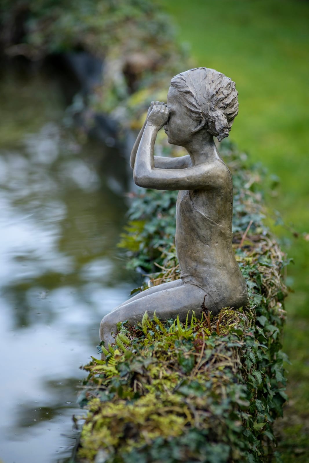 bronze sculpture Je la vois by Béatrice Cols Art Thema, contemplative bronze statue Béatrice Cols, poetic bronze garden sculpture Béatrice Cols, female bronze figure Je la vois Béatrice Cols, bronze art for garden Béatrice Cols Art Thema, expressive bronze sculpture Béatrice Cols Je la vois, bronze statue of woman looking ahead Béatrice Cols, outdoor bronze artwork by Béatrice Cols, poetic bronze figure Béatrice Cols Je la vois, elegant bronze female sculpture for garden, bronze garden statue Béatrice Cols Art Thema, serene bronze installation Je la vois Béatrice Cols, Béatrice Cols bronze for contemporary gardens, bronze sculpture with poetic gesture Béatrice Cols, contemplative outdoor art Béatrice Cols Je la vois, feminine bronze artwork for outdoor display, Béatrice Cols garden bronze Art Thema, sculpture of presence in bronze Béatrice Cols, Je la vois poetic bronze sculpture Béatrice Cols, bronze outdoor art for garden Béatrice Cols