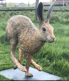 Marie Thys, Marie, Thys, Art Thema, Artthema, kunst, Thema, galerie, kunstgalerie, Frankrijk, België, konijn, haas, grote haas, dier, sprong, dierenbescherming, tuin, tuindecoratie, dierensculptuur, brons, bronzen sculptuur, Belgische kunstenaar, dierkunst, buitensculptuur, tuindecoratie, investering in kunst, kunstleasing, bronzen tuinsculptuur, kunst in bedrijven, veilige wereldwijde levering