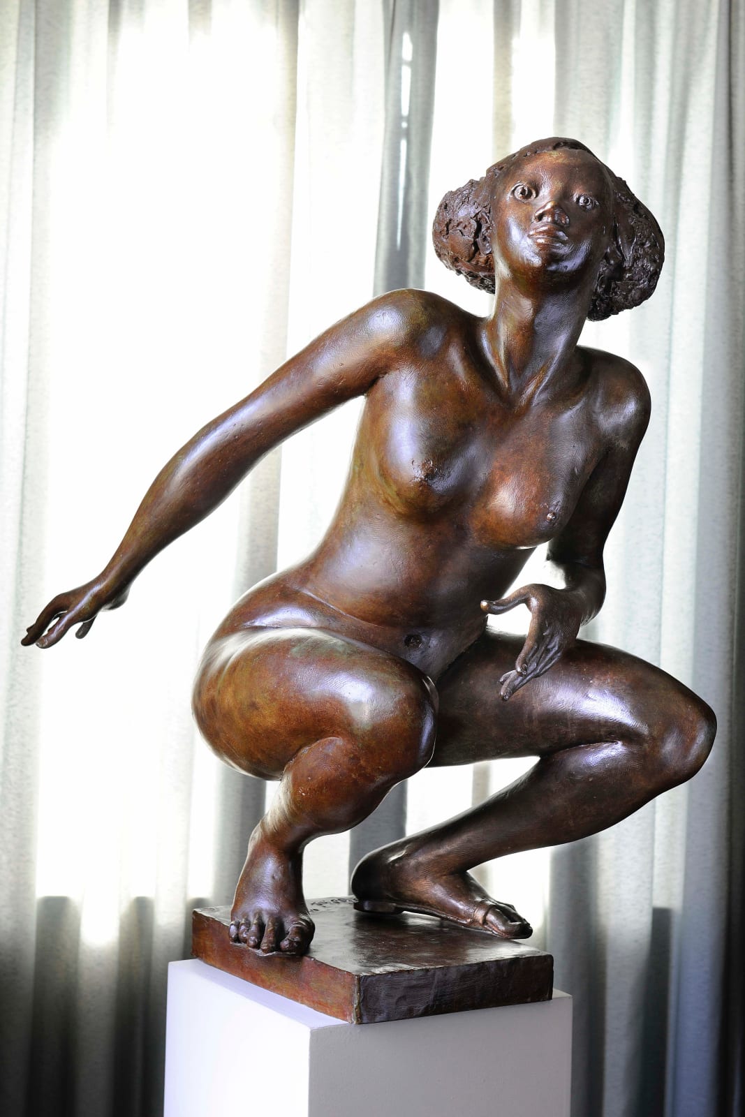 pisseuse, rené julien, bronze sculpture, figurative sculpture, woman sculpture, sculpture of love, girl sculpture, romantic sculpture, contemporary sculpture, monumental sculpture, art thema heyi, brussels art gallery, garden sculpture, home design, art decoration, interior design