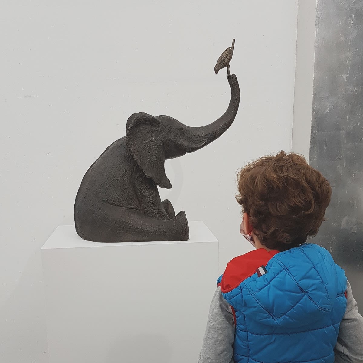 sophie verger, sculpture, bronze, éléphants, famille d'éléphants, 4 éléphants, acrobaties, l'un sur l'autre, humour, rigolo, tendre, art thema, artthema, galerie, belgique, france, smart, aix, art thema