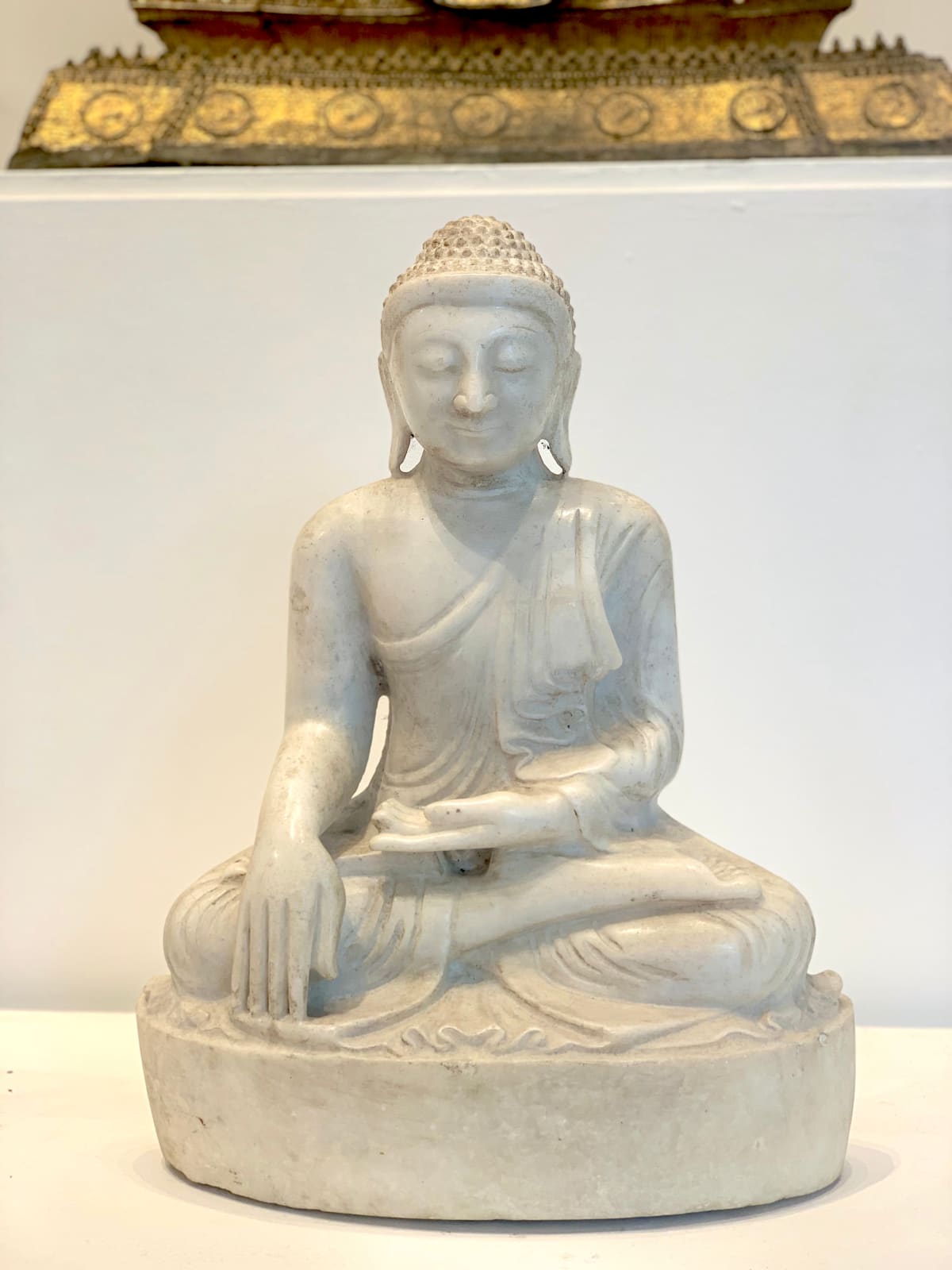 bouddha de birmanie, bouddha, statut de bouddha, bouddha en pierre, bouddha en marbre, sculpture de bouddha, bouddha blanc, sculpture de bouddha, antiquités de bouddha, antiquité de birmanie, exposition d'art, art asiatique, antiquités asiatiques, design d'intérieur, décoration d'art, artyi, galerie d'art belge