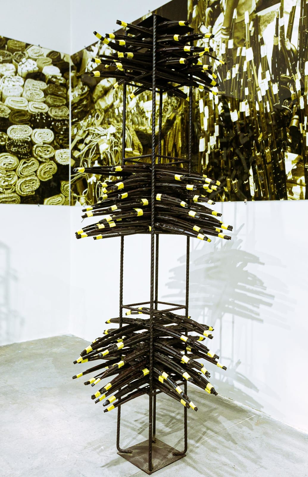 Ndidi Dike, Panoramic Meditation: Windscreen wiper totem, 2020-2021