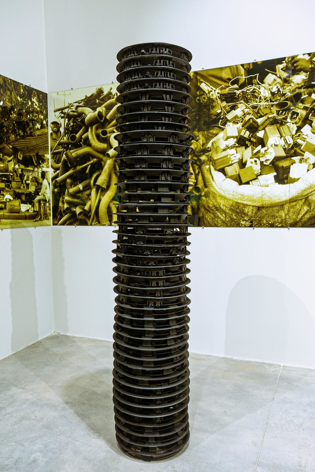 Ndidi Dike, Panoramic Meditation: Wheelhub totem, 2020-2021