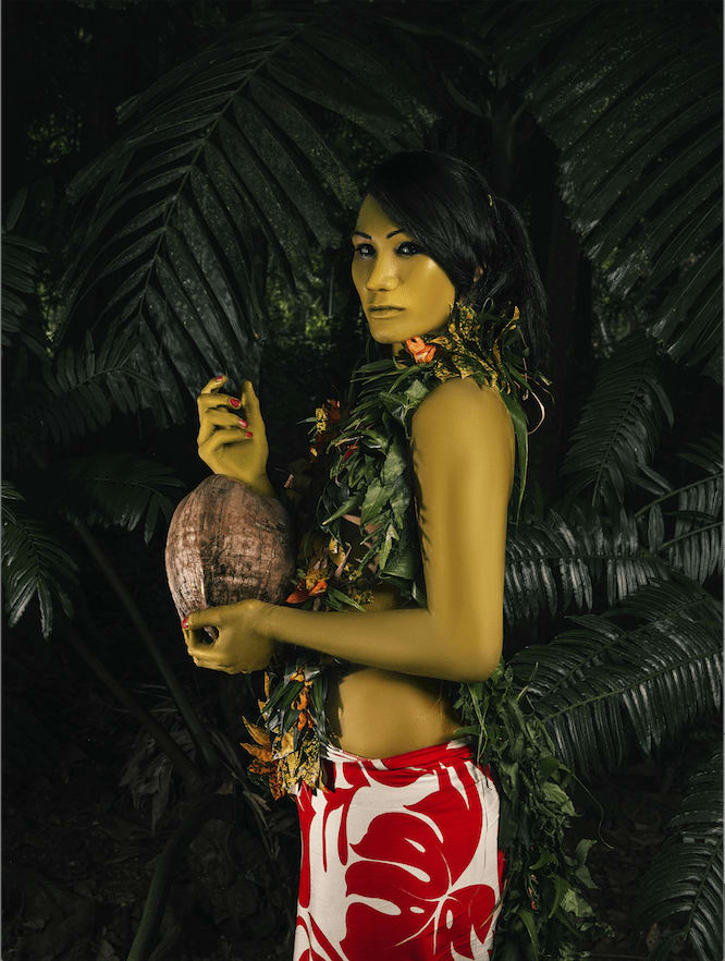 Namsa Leuba, Femmes et noix de coco II from the series "illusion" made in Tahiti , 2019