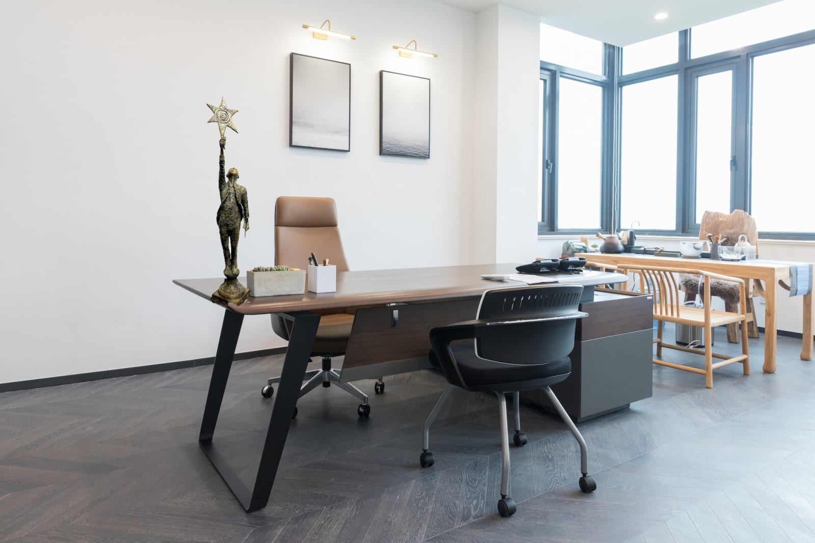 Picking the Stars lieven d'haese contemporary bronze sculpture a boy holding a star to th sky sculpture Art Yi child sculpture childhood dream art gallery in brussels