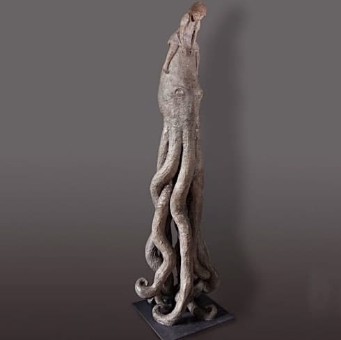 Op het strand van Berck Sophie Verger dierensculptuur octopussculptuur meisjessculptuur tuinsculptuur toursculptuur hedendaagse sculptuur bronzen sculptuur Art Yi-galerij Kunstgalerij Brussel