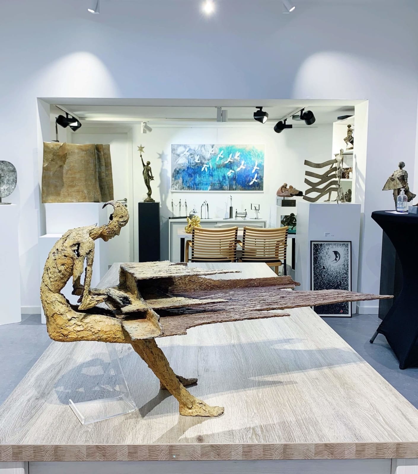 virtuoos pianist muzikant brons hedendaags beeldhouwwerk jacques van den abeele at art yi kunstgalerij brussel