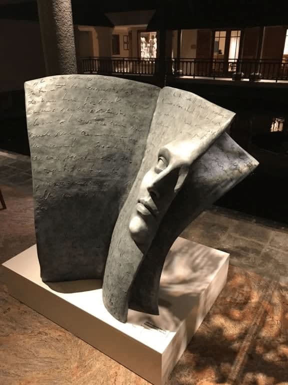 looking ahead contemporary bronze sculpture face sculpture book sculpture paola grizi italian sculpture garden sculpture art yi brussels art gallery