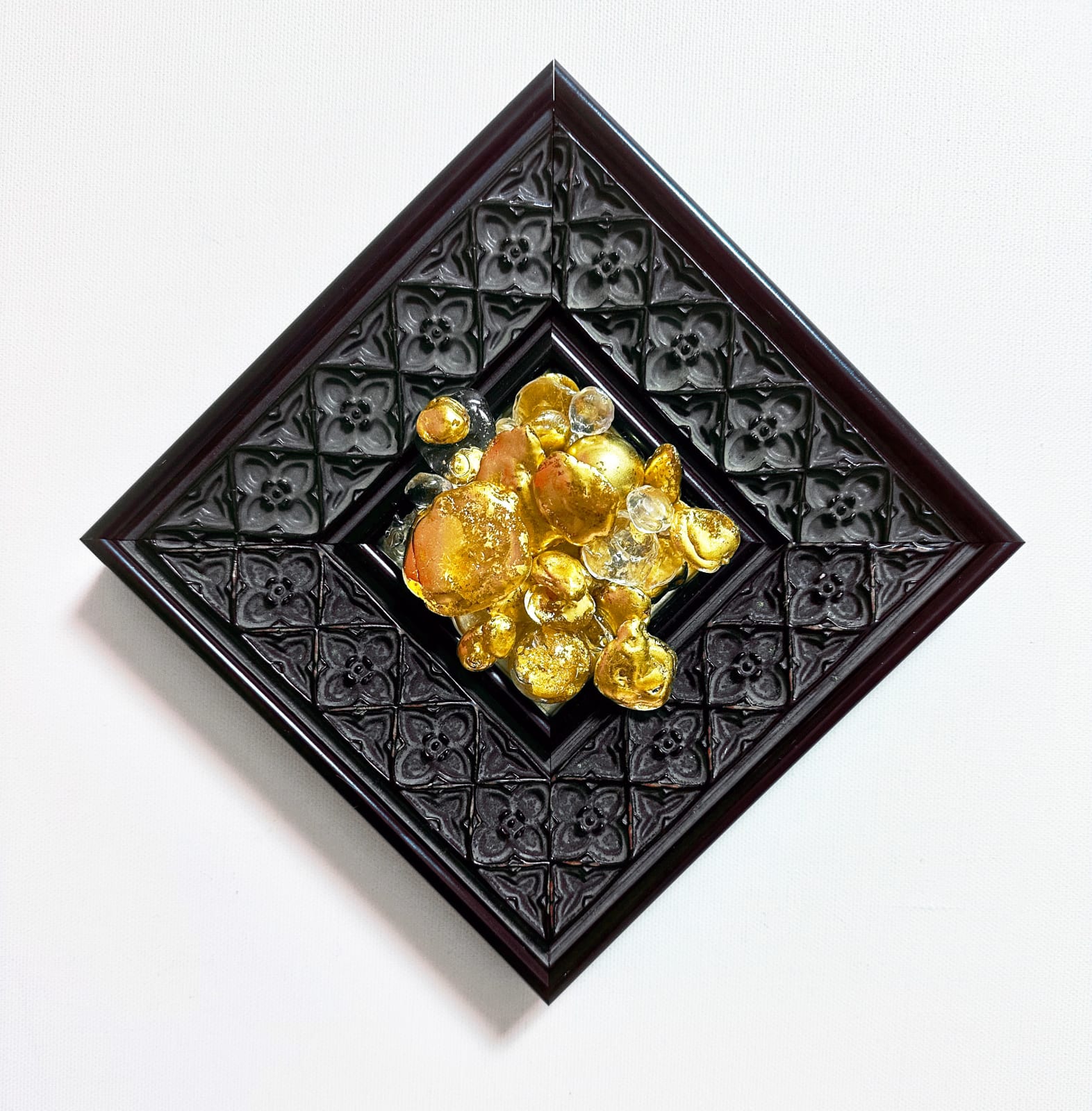 Sources of radiance unknown power resin art gold leaf japanese art abstract painting abstract art mixed media Art Yi gallery Brussels Art gallery