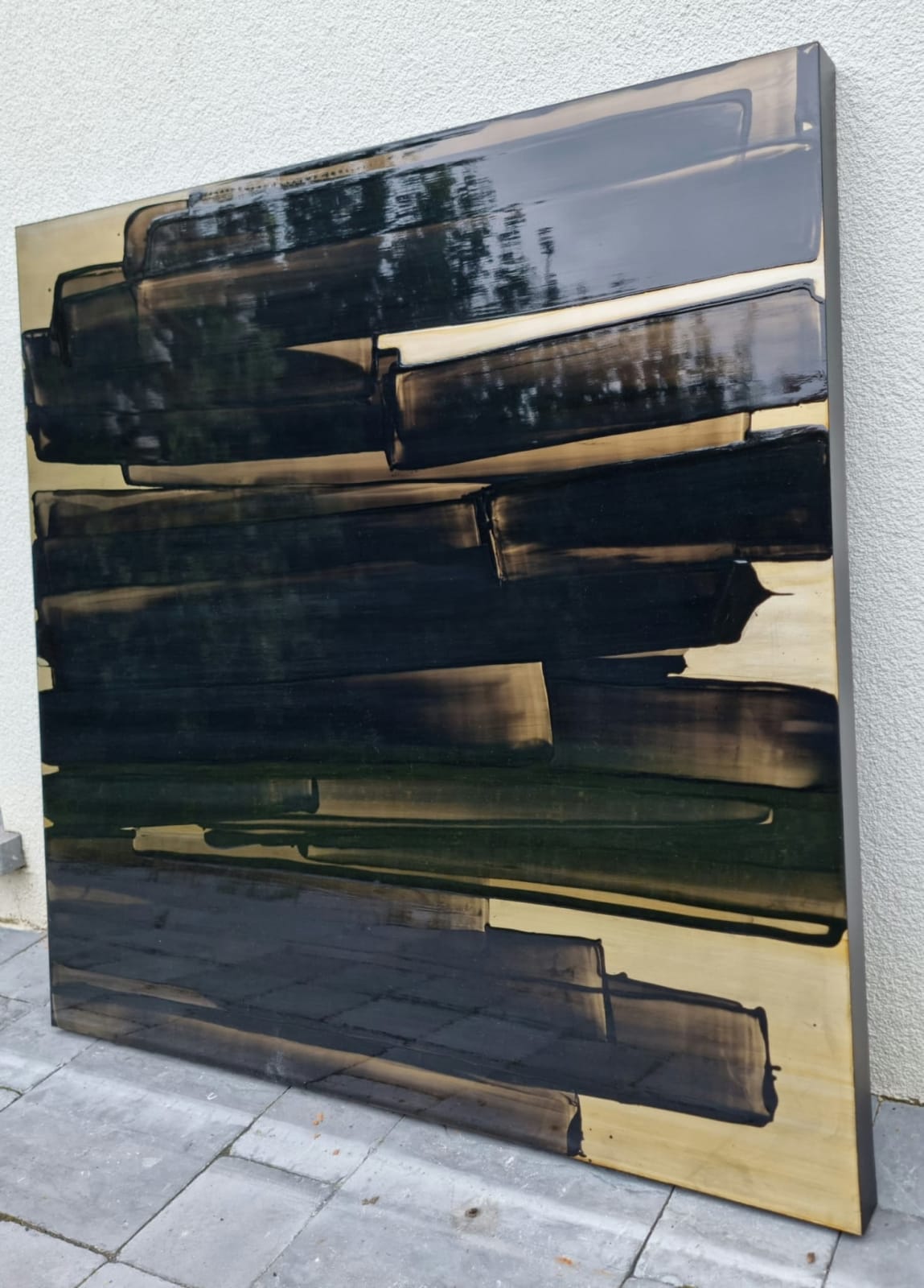 Aluminoïde hedendaagse schilderkunst abstracte schilderkunst gouden en zwarte schilderkunst lakkunst frederic halbreich ART YI-galerij Kunstgalerij Brussel