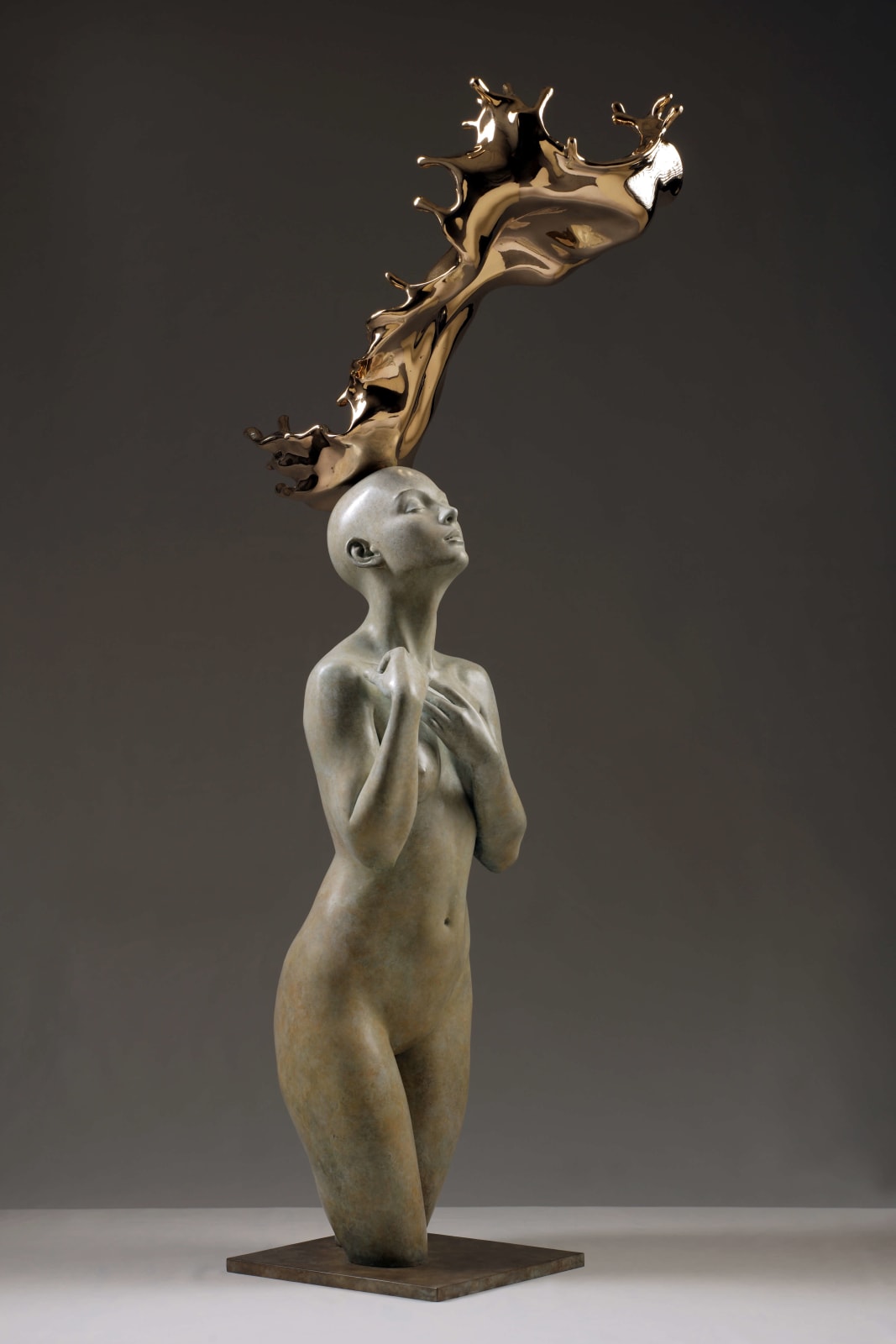 meditation contemporary bronze sculpture of Liang binbin beautiful woman cross the fingers and pray for wishes water art Art Yi gallery Brussels art gallery