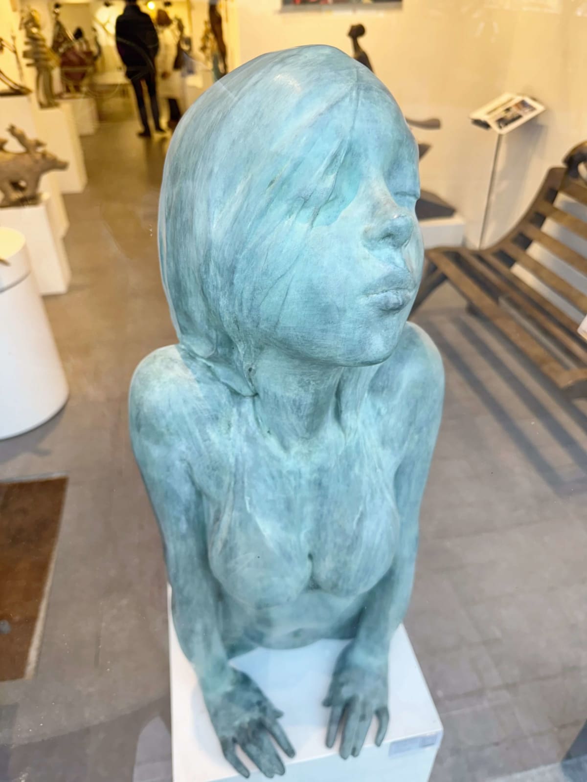 De manier waarop ik groei Marc de Corte zwemmende vrouw sculptuur zwem sculptuur zwemmeisje sculptuur sculptuur tuin sculptuur bronzen sculptuur hedendaagse sculptuur Kunst Yi galerie Brusselse kunstgalerie