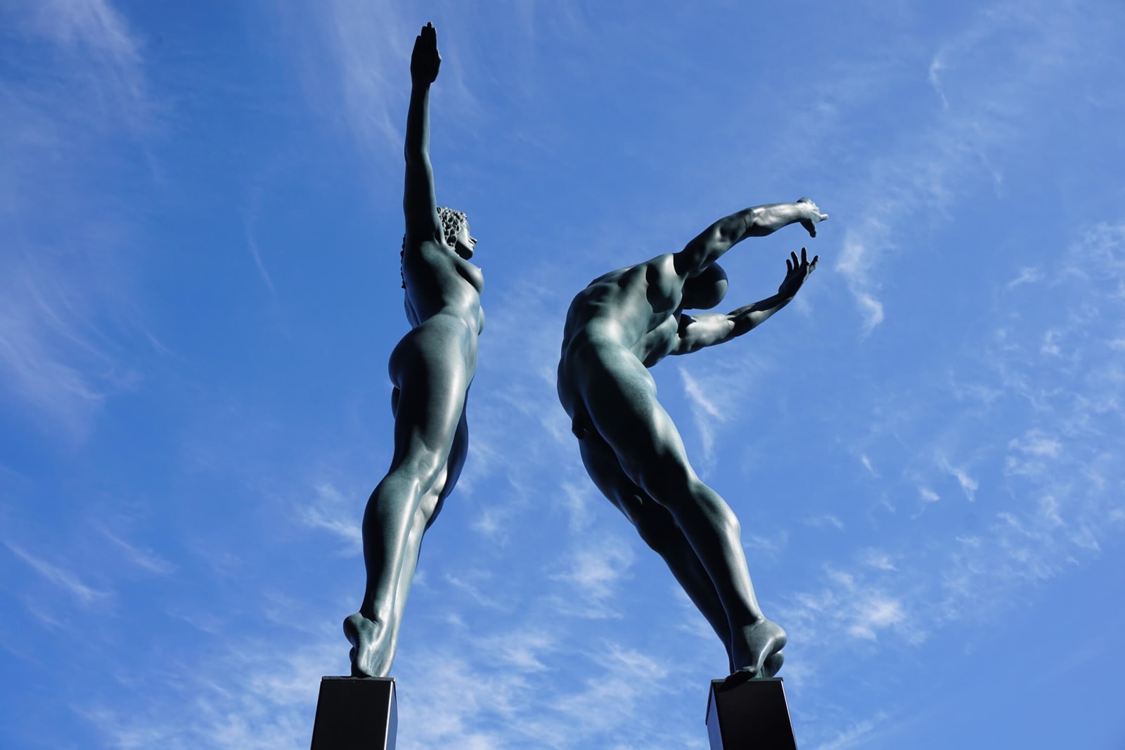 Before and after sculpture Marc de Corte couple sculpture dance sculpture woman sculpture man sculpture naked human sculpture garden sculpture bronze sculpture contemporary sculpture Art Yi gallery Brussels art gallery