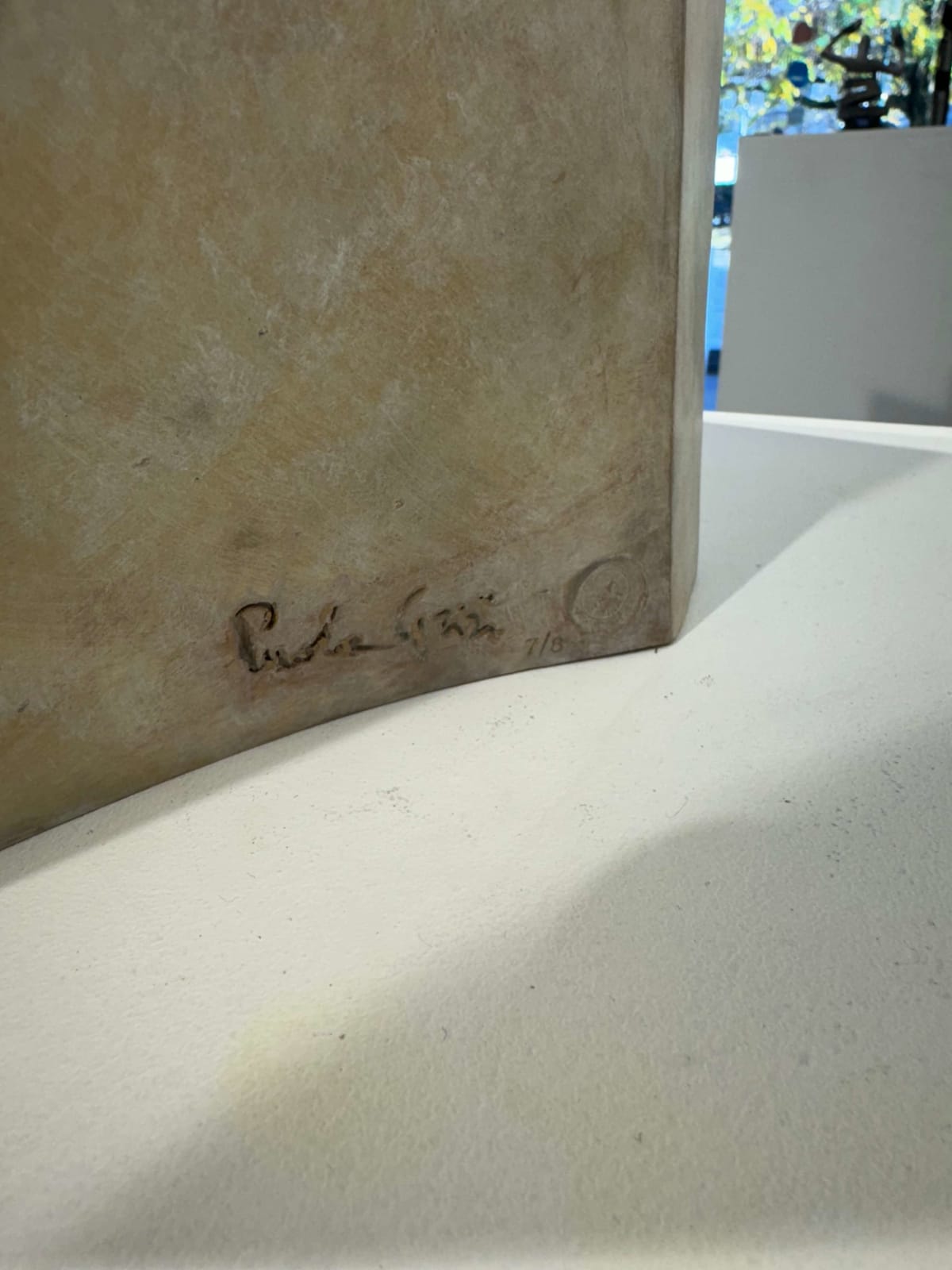 Scultura libro bacio scultura coppia amore scultura volto paola grizi scultura bronzo contemporanea arte yi galleria d'arte brussels