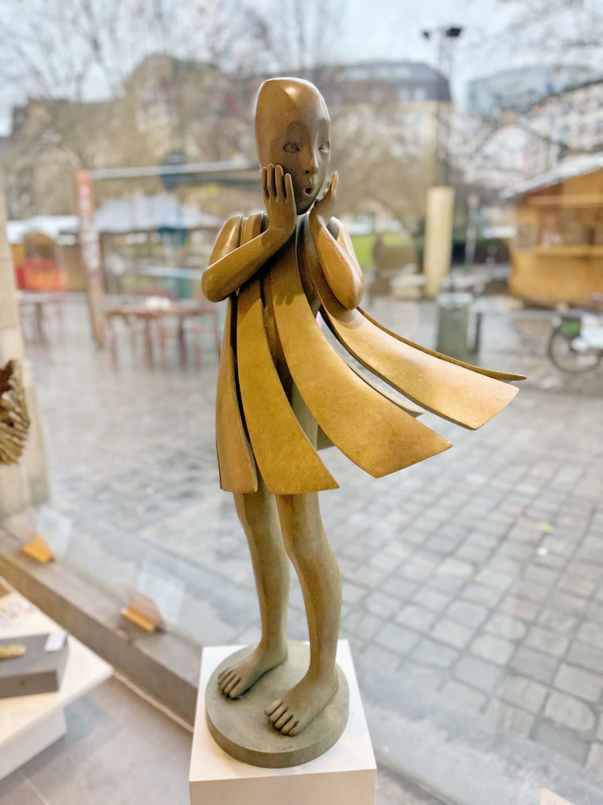 Angel passes Isabel miramontes dancing girl sculpture monumental sculpture garden sculpture contemporary bronze sculpture a beautiful girl in surprise of her dress blows up by wind Art Yi gallery Brussels art gallery