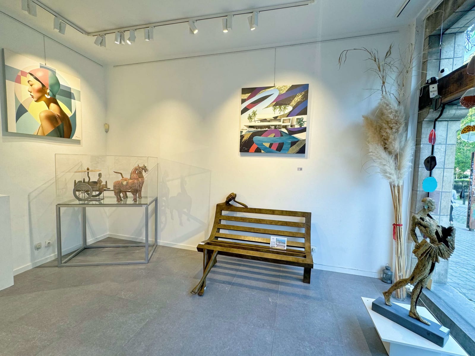 Architectuur in Golden Line olieverfschilderij Damien Bassez acrylverf ronde schildering hedendaagse schildering van wit modern vakantiehuis in zomer kunstdecoratie Art Yi galerie Brusselse kunstgalerie