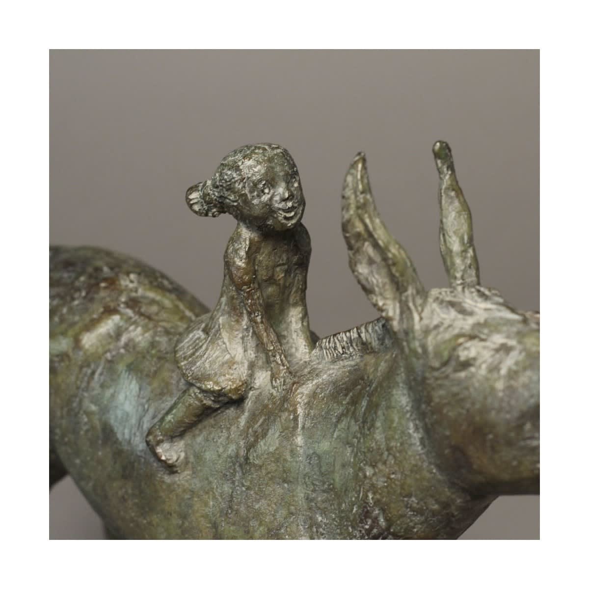 Donkey and the littel girl Sophie Verger lovely bronze sculpture of donkey and girl sculpture animal sculpture contemporary sculpture Art Yi gallery Brusssels art gallery