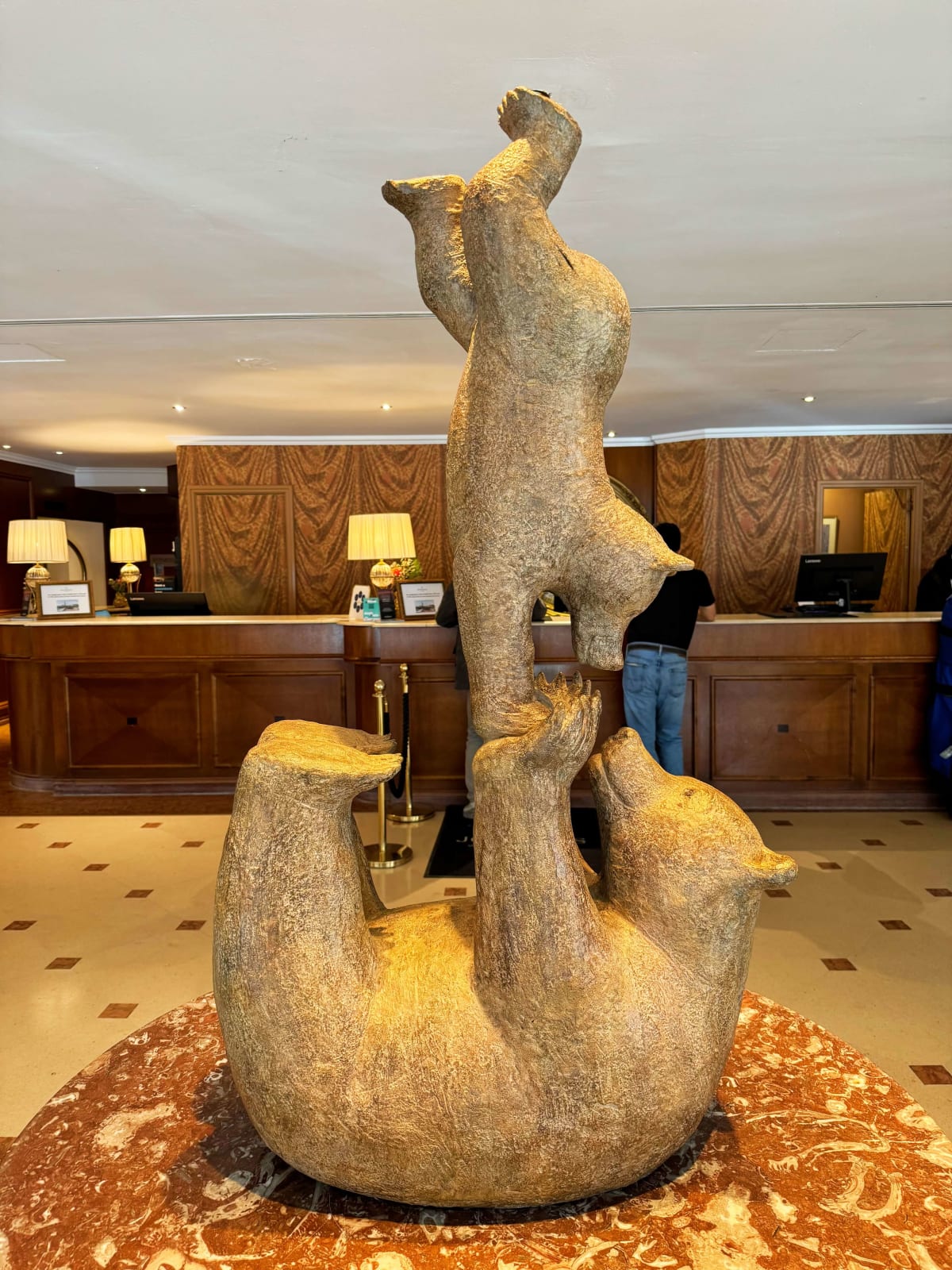 big bear and his cub monumental beart sculpture bear collection garden sculpture contemporary bronze animal sculpture sophie verger art yi art gallery brussels