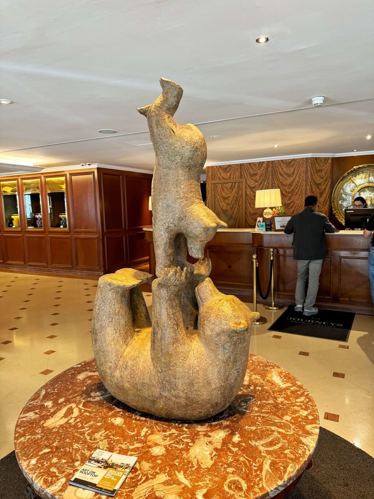 Großer Bär und sein Junges, monumentale Bärenskulptur, Bärensammlung, Gartenskulptur, zeitgenössische Bronze-Tierskulptur, Sophie Verger Art Yi Art Gallery Brüssel