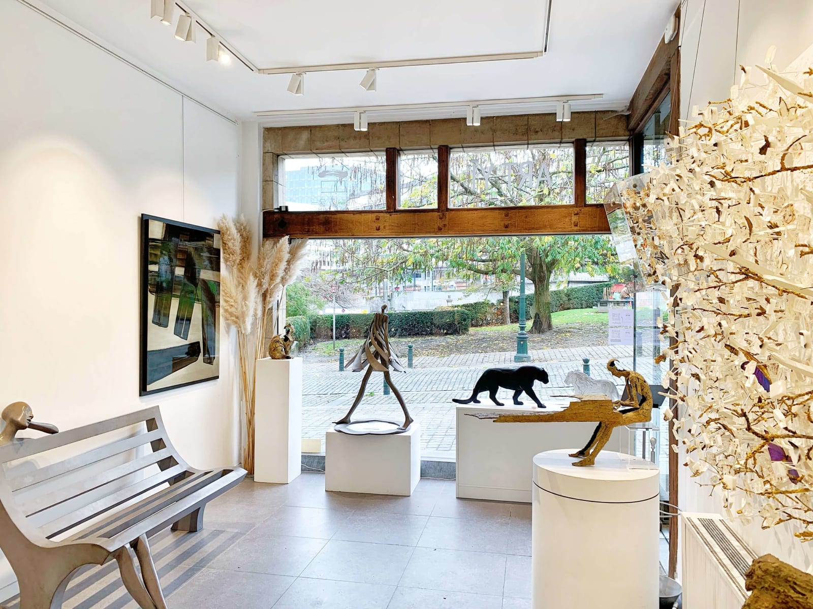 Daydream banquette chaise abstraite contemporaine bronze sculpture de jardin sculpture monumentale isabel miramontes décoration de jardin design chaise de piscine art yi gallery brussels