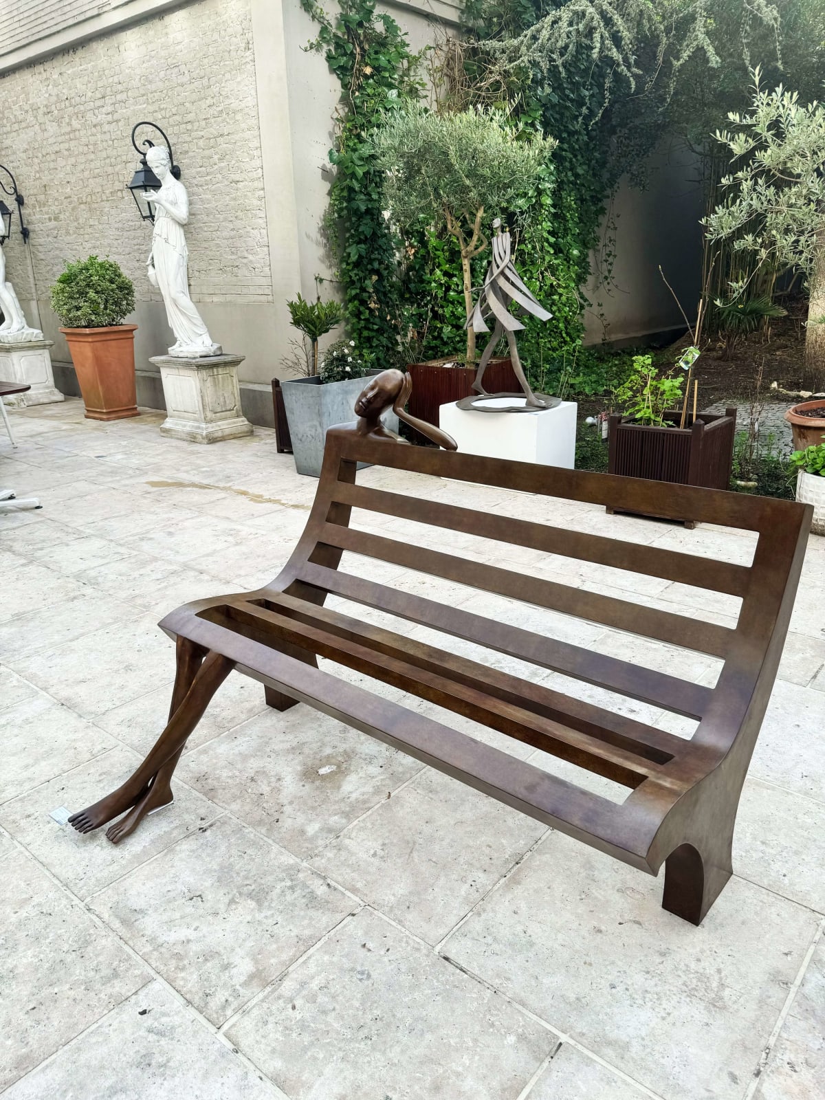 Daydream bench sculpture Isabel Miramontes monumental bronze sculpture for garden sculpture garden design garden art exterior design in Hotel Barsey by Warwick in Brussels Art Yi gallery Brussels art gallery