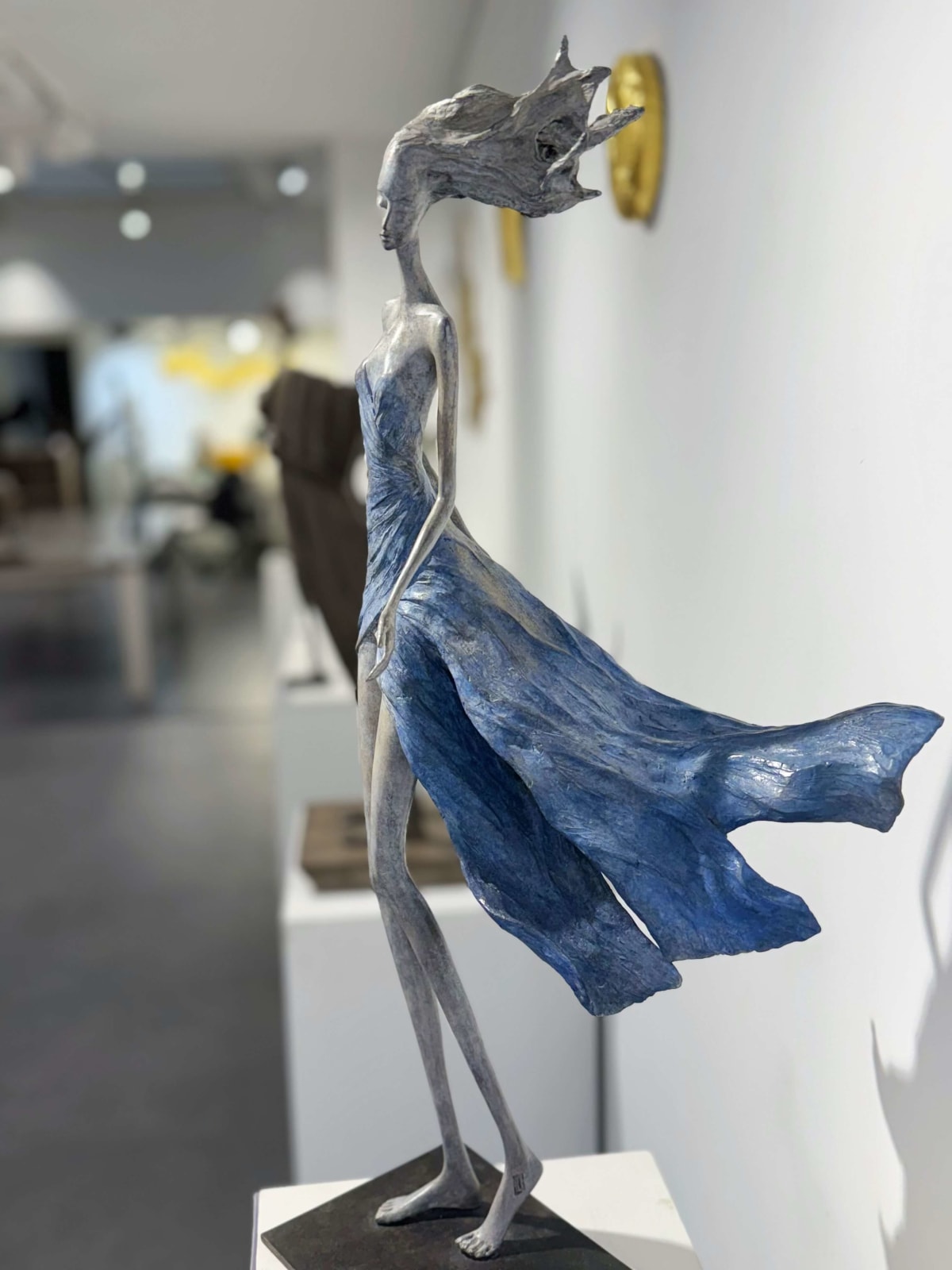 Sentiment sculpture de fille de danse sculpture contemporaine en bronze Hedwige Leroux Galerie Art Yi Galerie d'art de Bruxelles